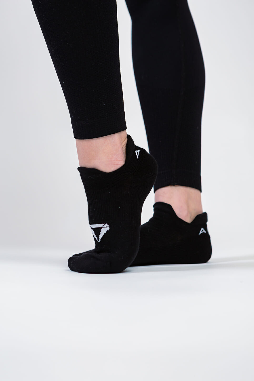 ESSENTIALS ANKLE SOCKS (2-PACK)