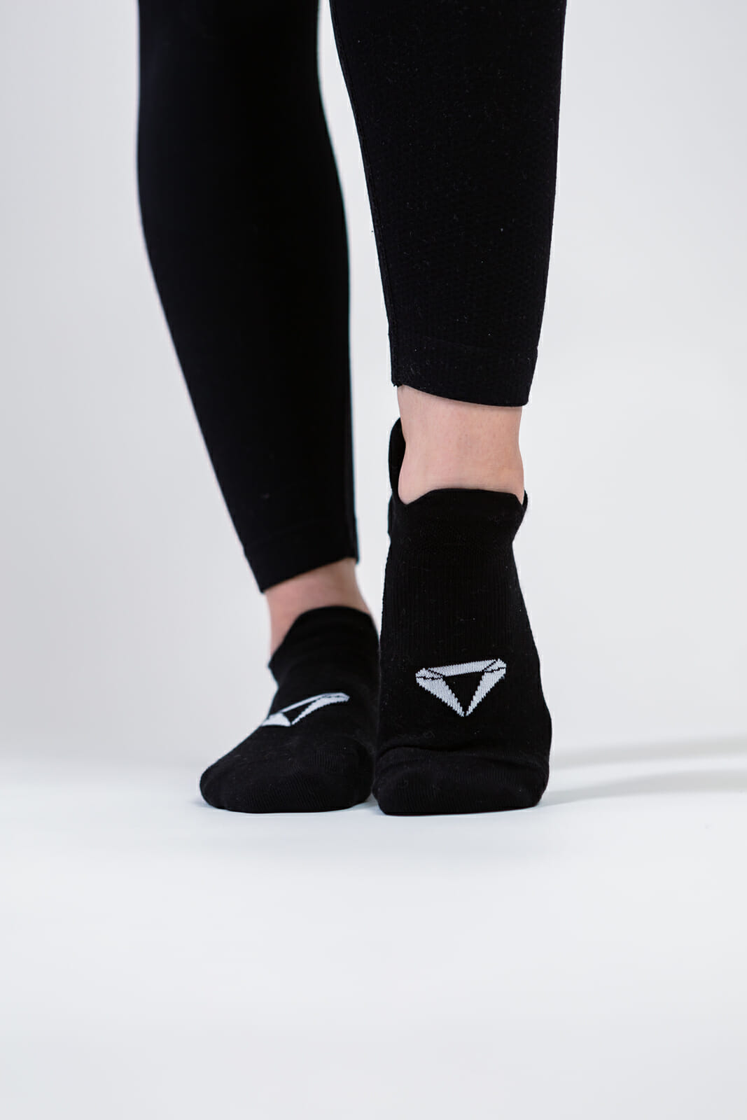ESSENTIALS ANKLE SOCKS (2-PACK)
