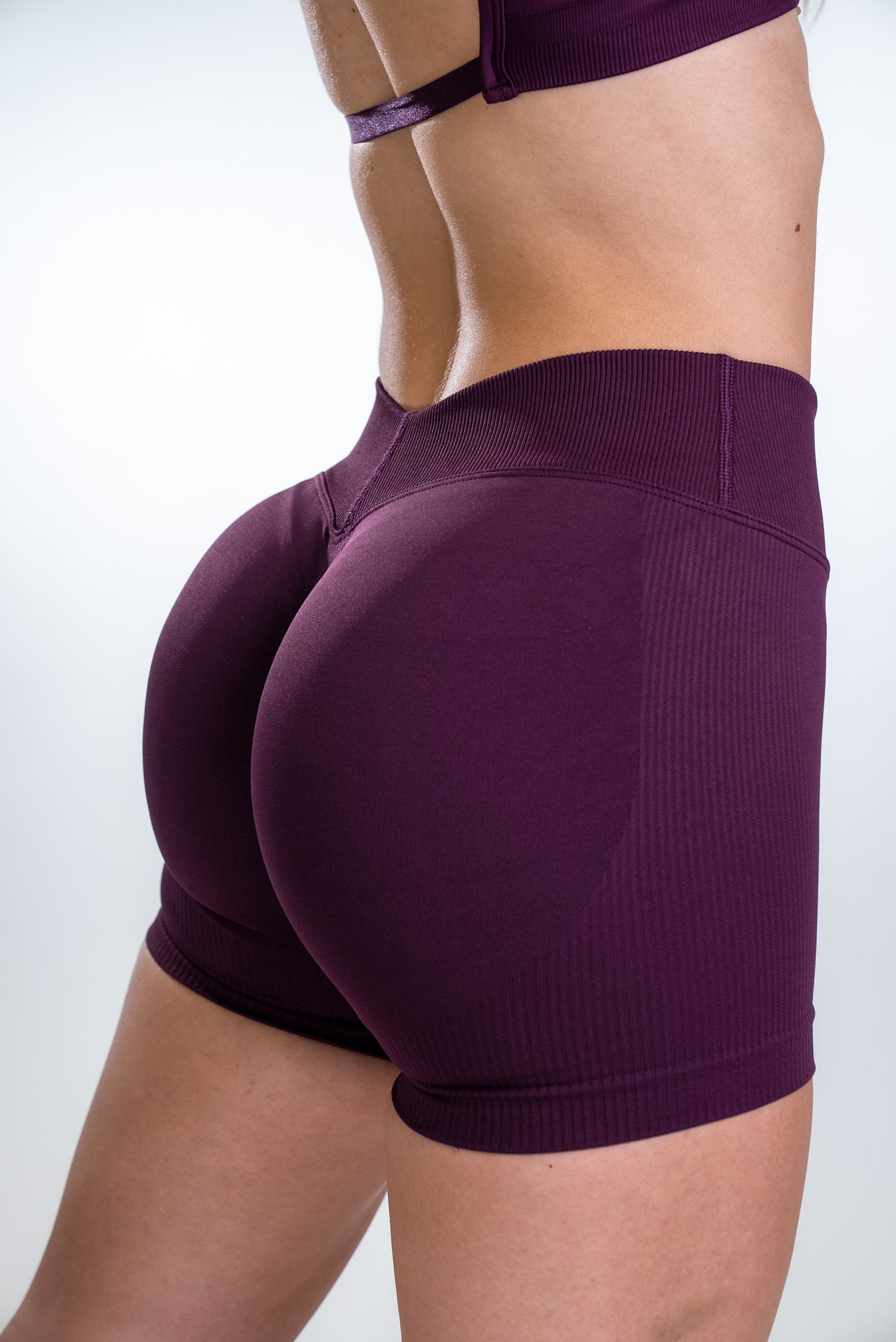 DEFINE V-BACK SCRUNCH SHORTS