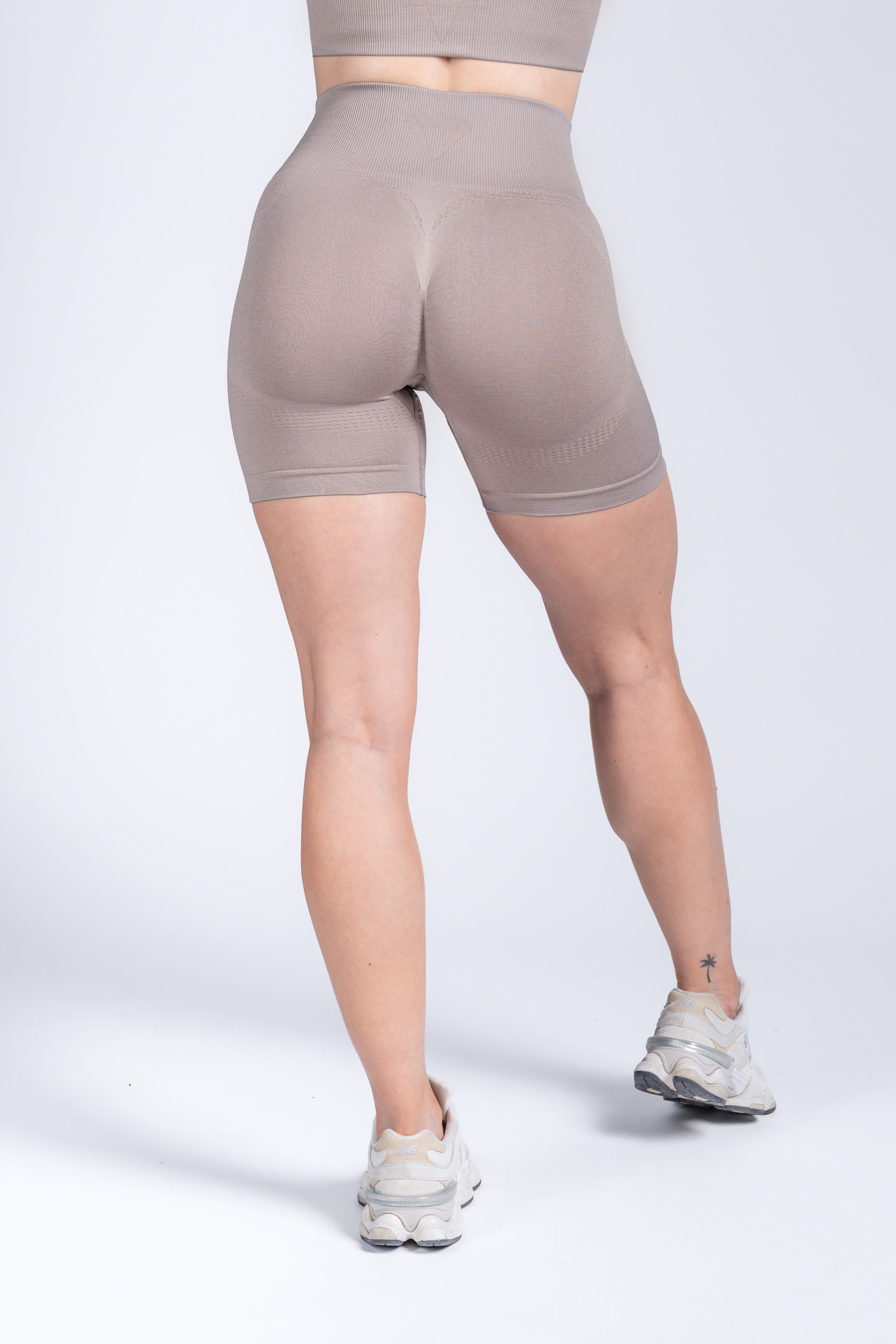 ELEVATE SEAMLESS SHORTS