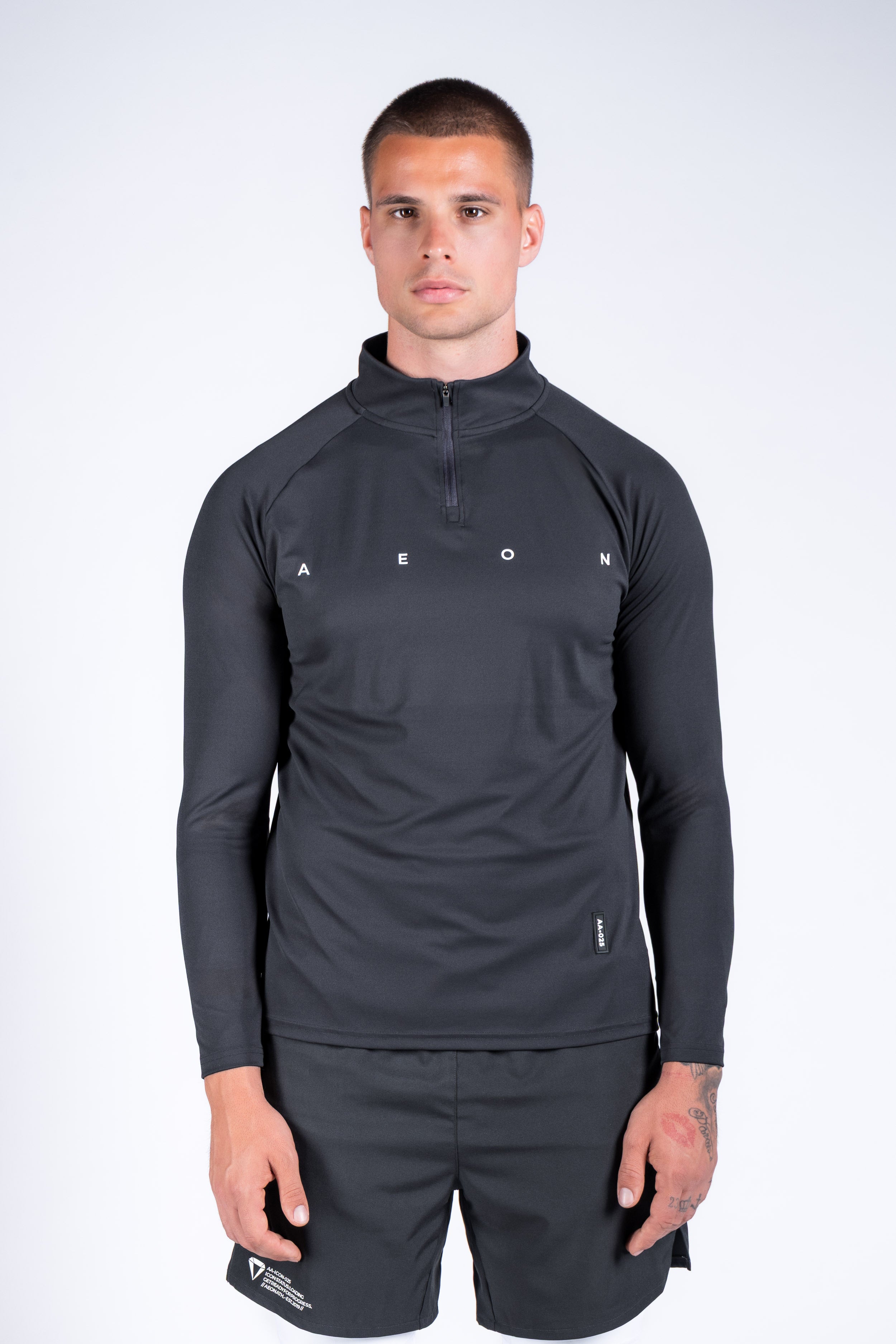 ICON PERFORMANCE HALF ZIP TEE