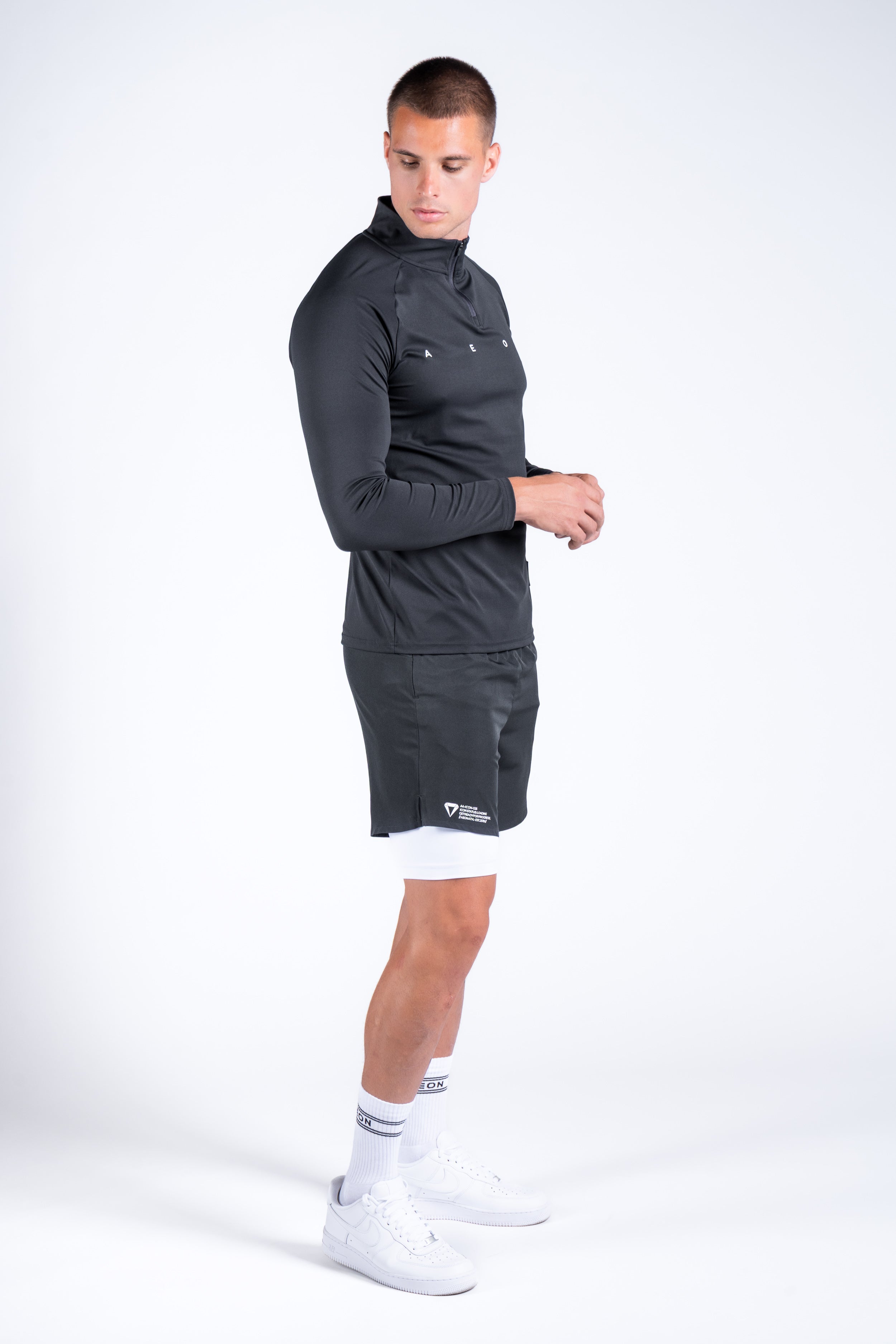 ICON PERFORMANCE HALF ZIP TEE