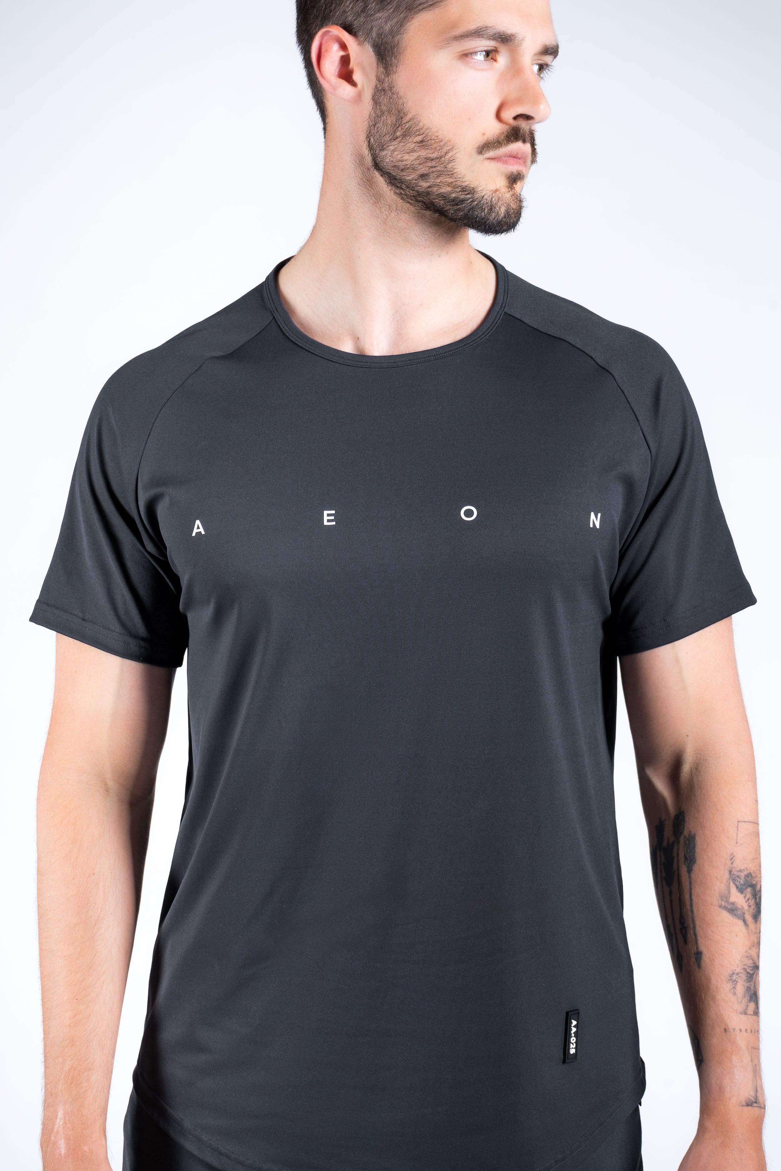 ICON PERFORMANCE TEE