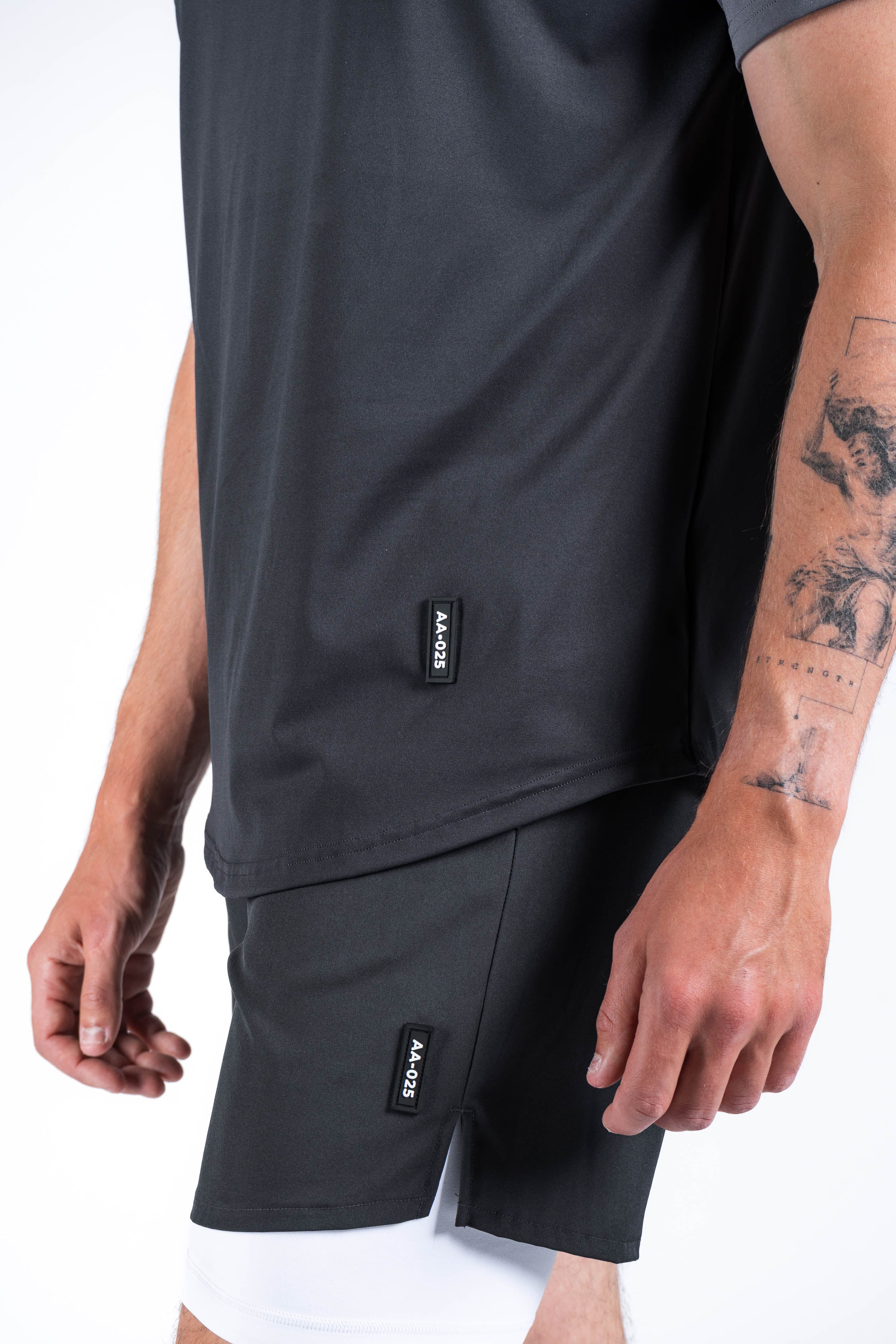 ICON PERFORMANCE TEE