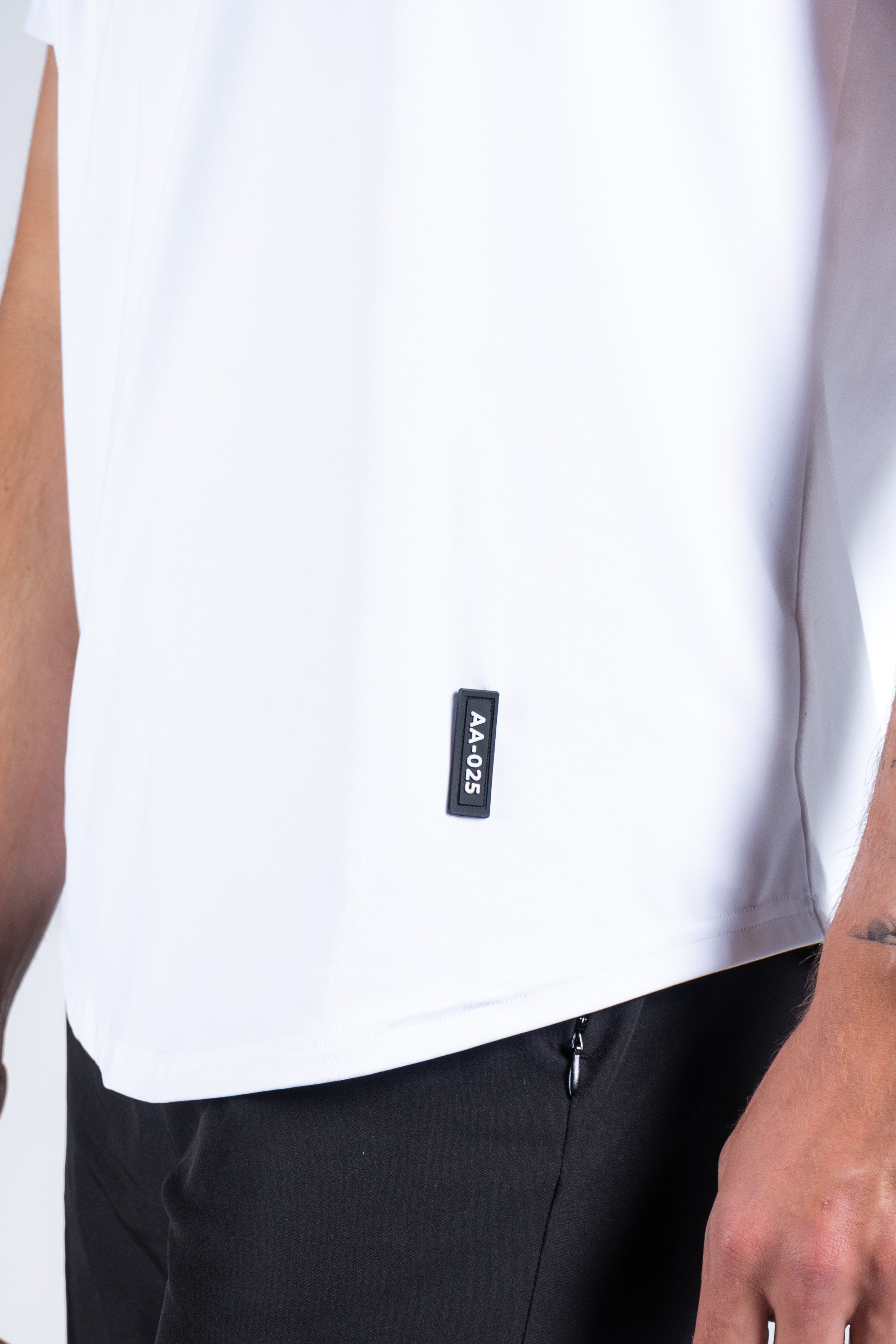 ICON PERFORMANCE TEE