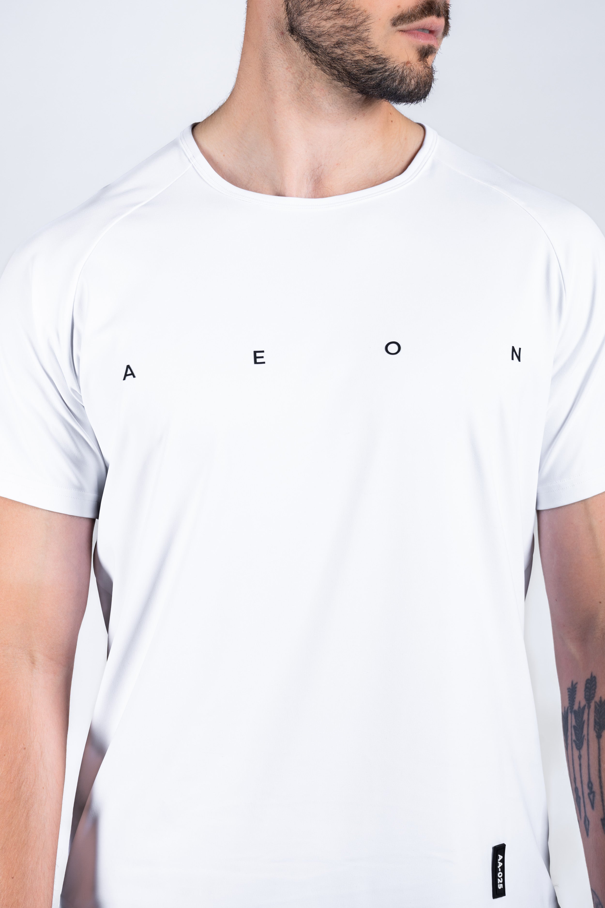 ICON PERFORMANCE TEE