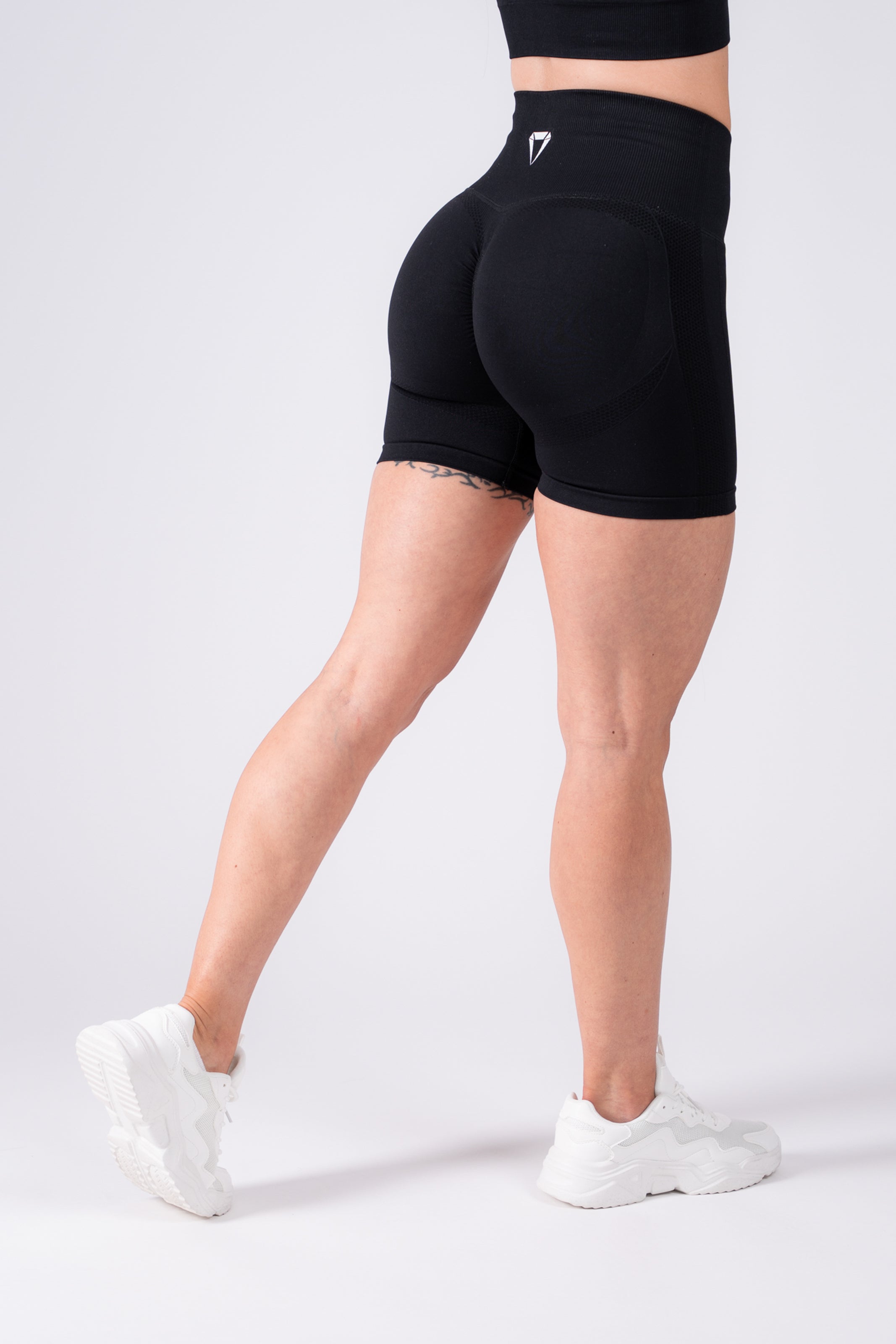 MOTION SEAMLESS SHORTS
