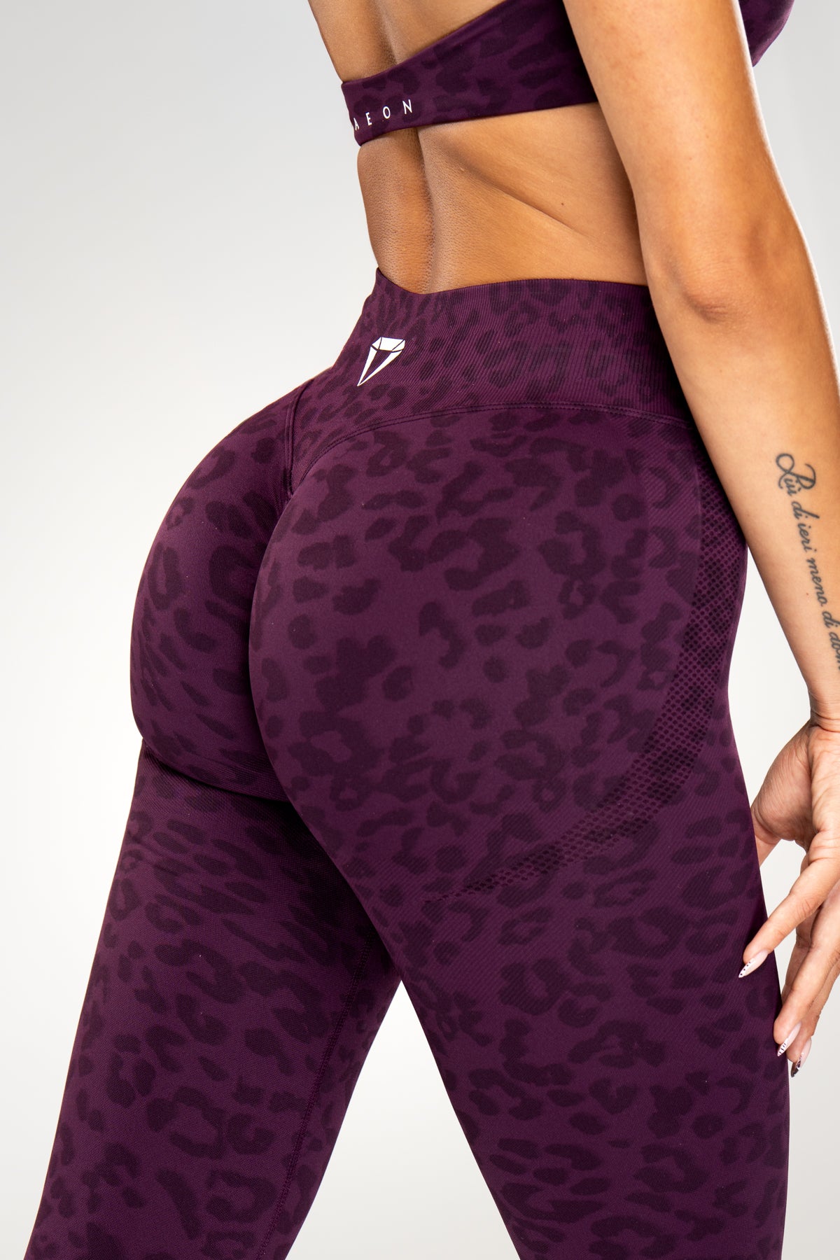 MOTION LEO MID WAIST SCRUNCH LEGGINGS V2