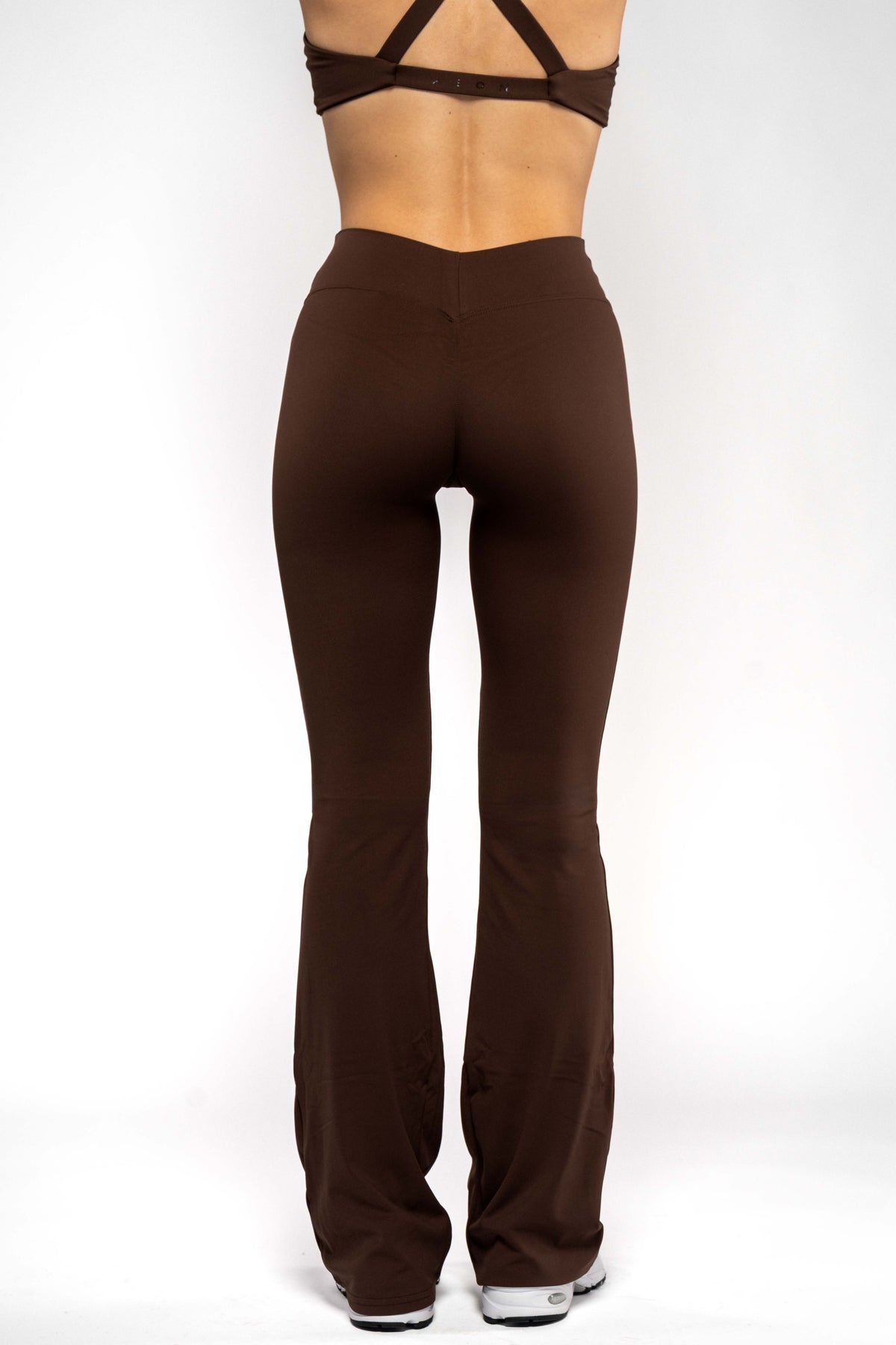SECOND SKIN V-BACK SCRUNCH FLARED LEGGINGS