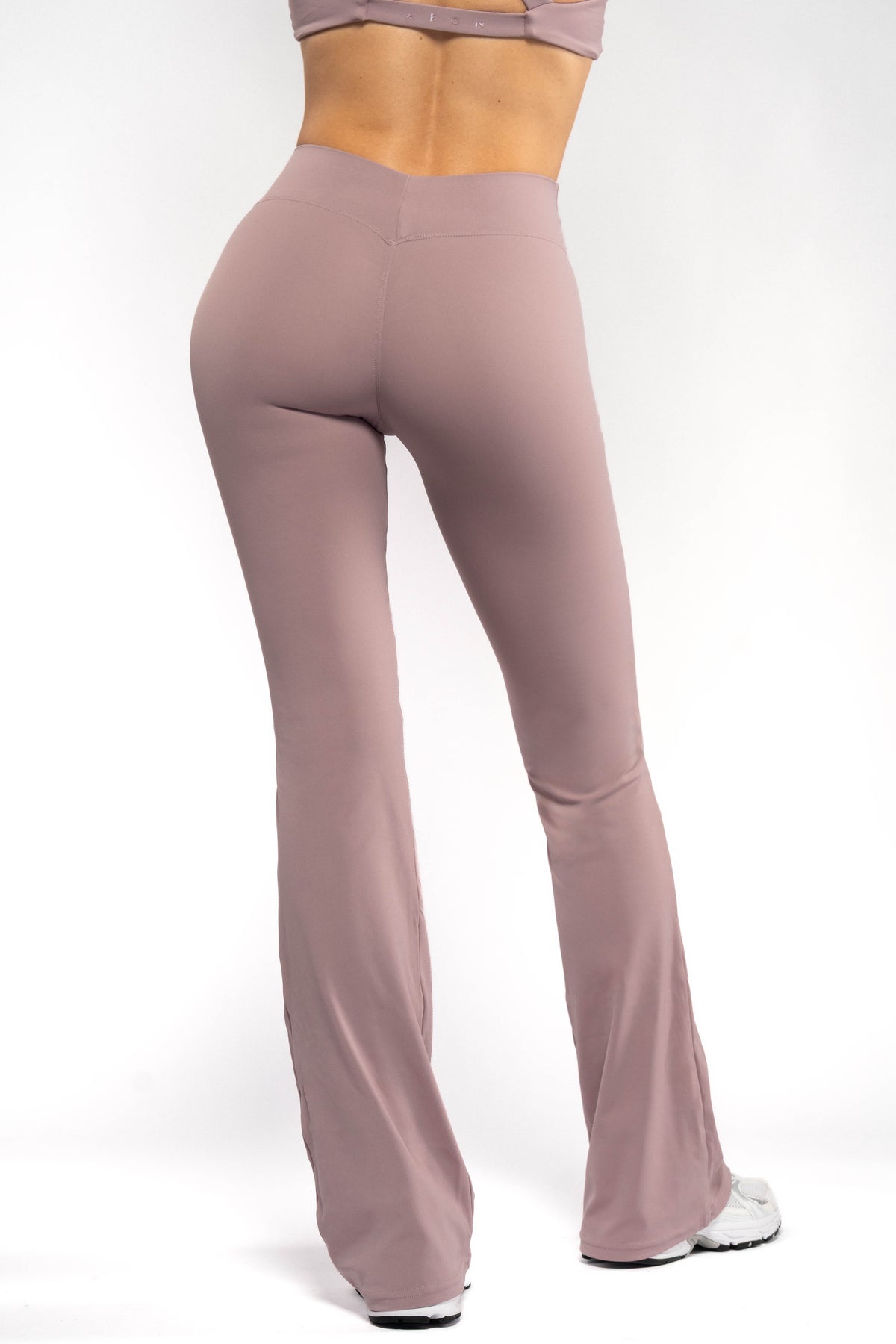 SECOND SKIN V-BACK SCRUNCH FLARED LEGGINGS