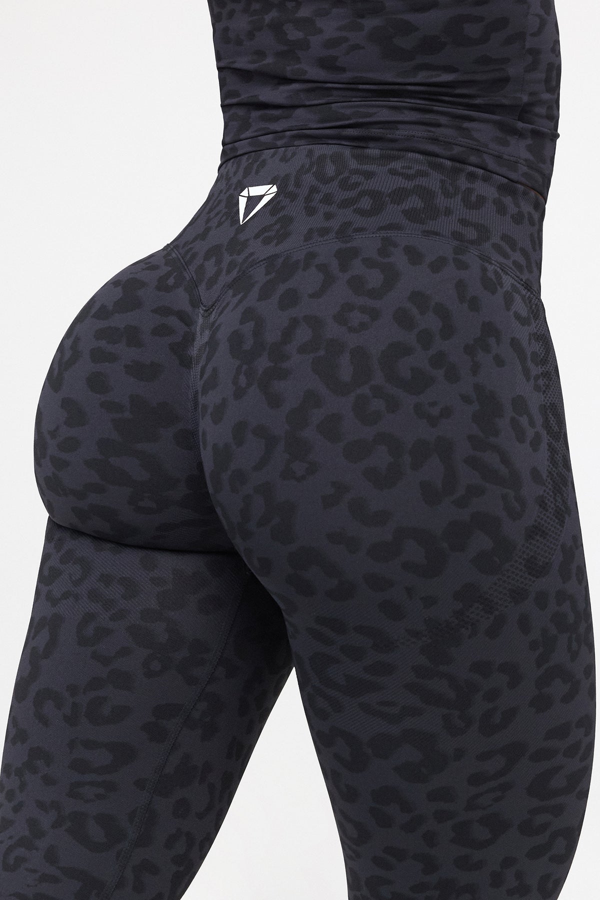 MOTION LEO MID WAIST SCRUNCH LEGGINGS V2