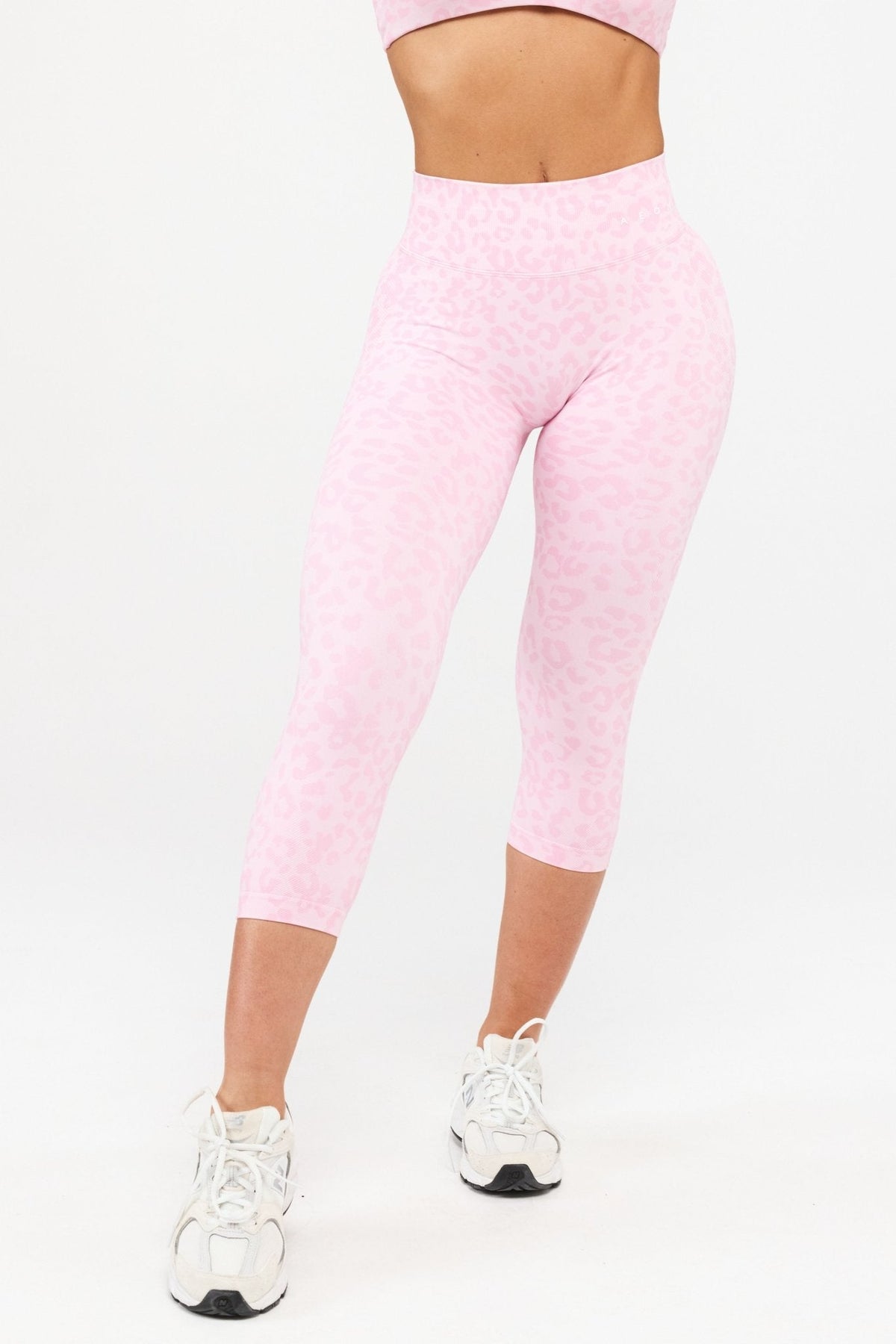 MOTION LEO MID WAIST SCRUNCH CAPRI LEGGINGS V2 - Aeon Athletics