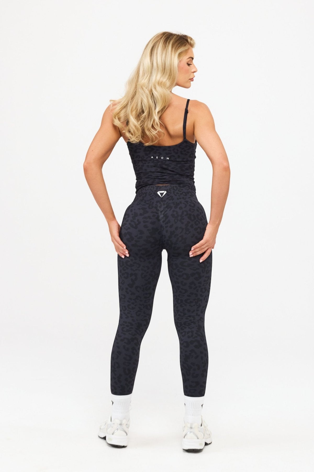 MOTION LEO MID WAIST SCRUNCH LEGGINGS V2 - Aeon Athletics