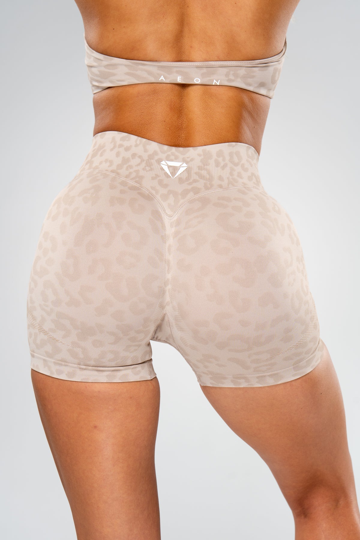 MOTION LEO MID WAIST SCRUNCH SHORTS V2 - Aeon Athletics