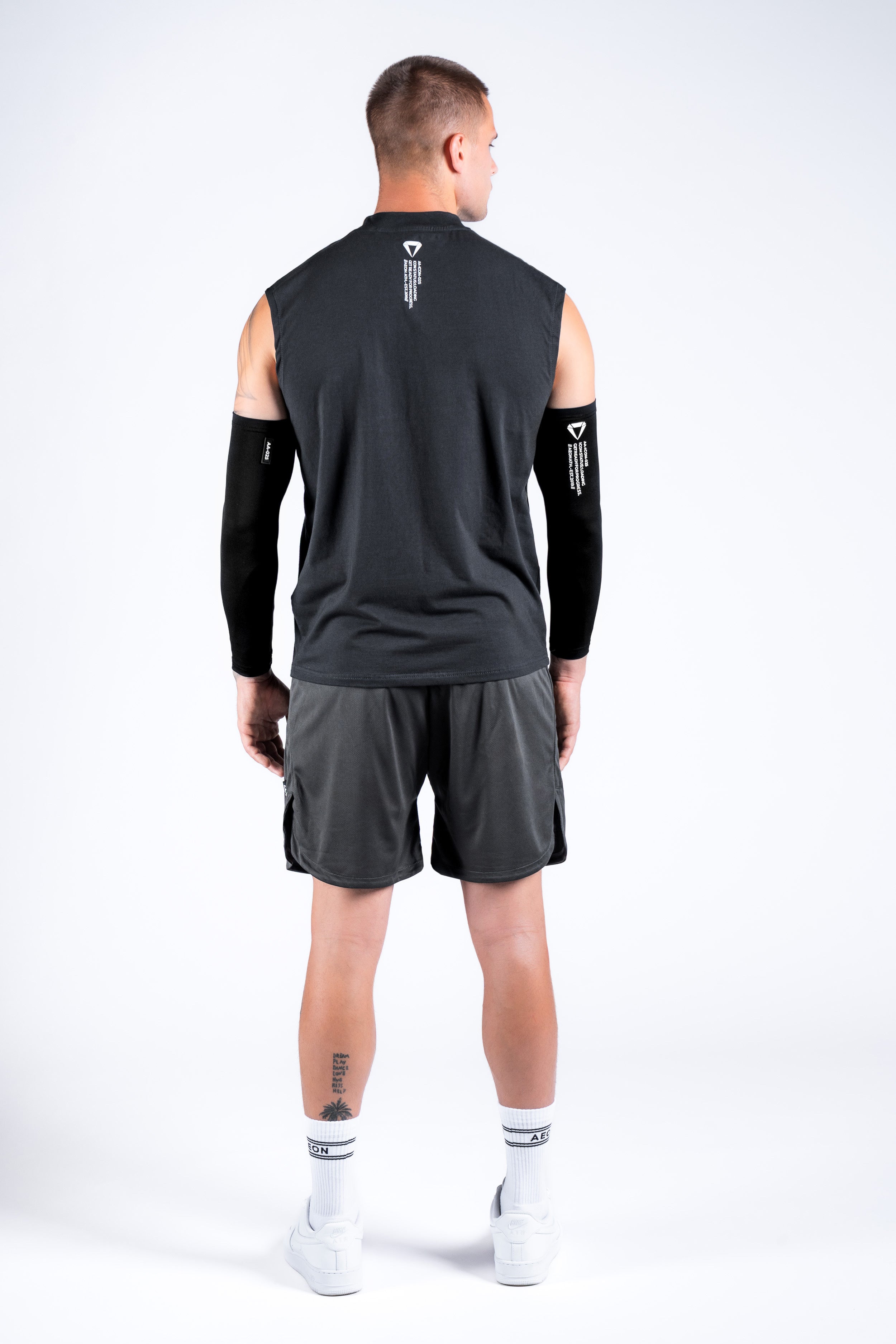 ICON 24/7 SLEEVELESS TEE
