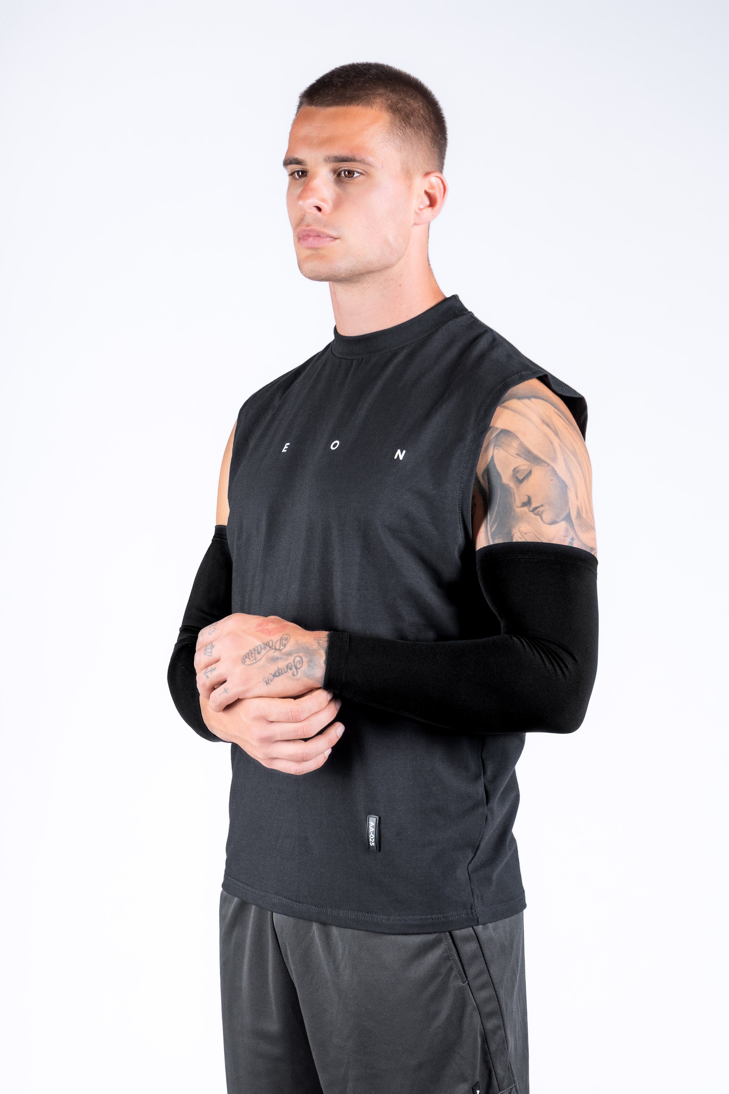 ICON 24/7 SLEEVELESS TEE