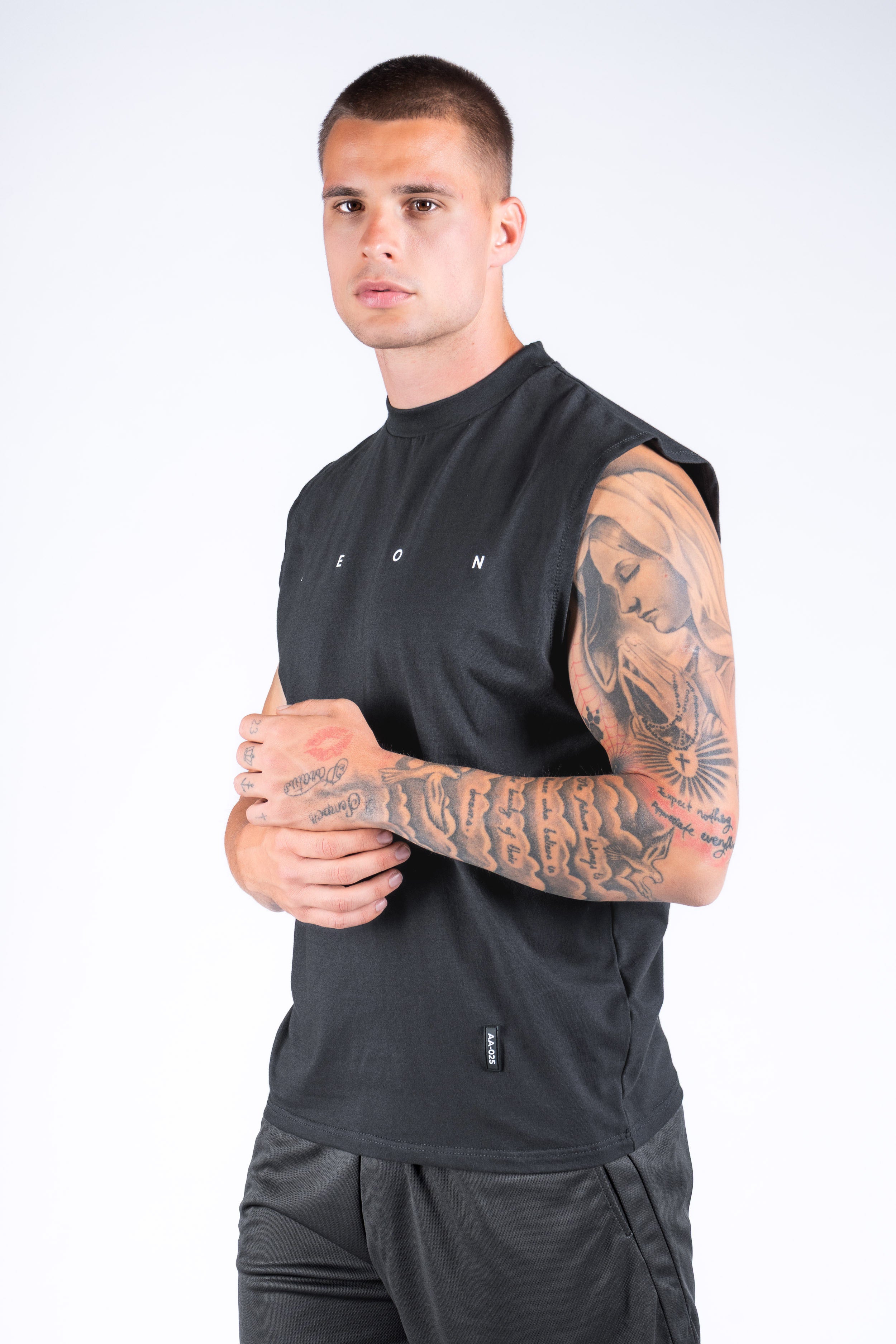 ICON 24/7 SLEEVELESS TEE