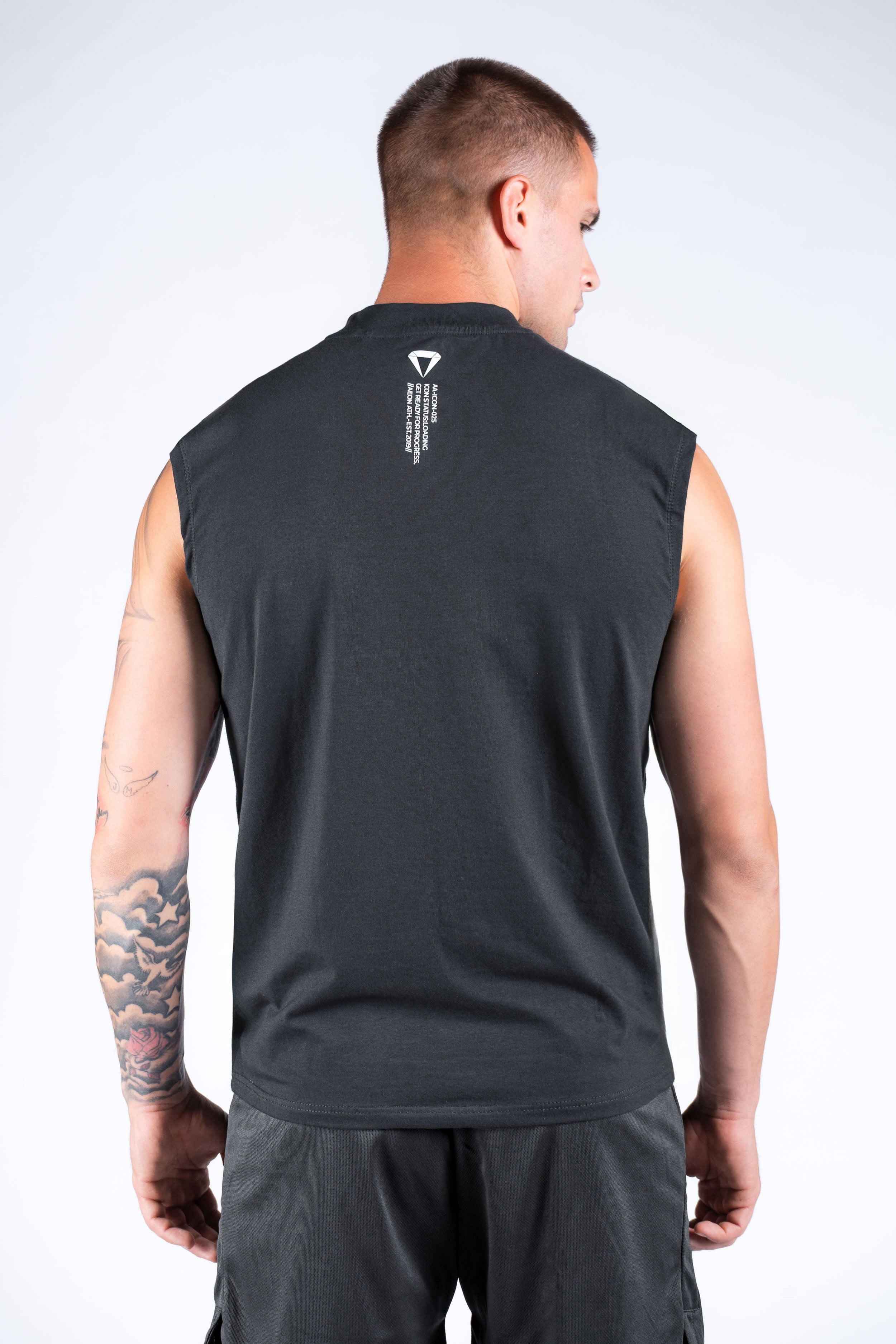 ICON 24/7 SLEEVELESS TEE
