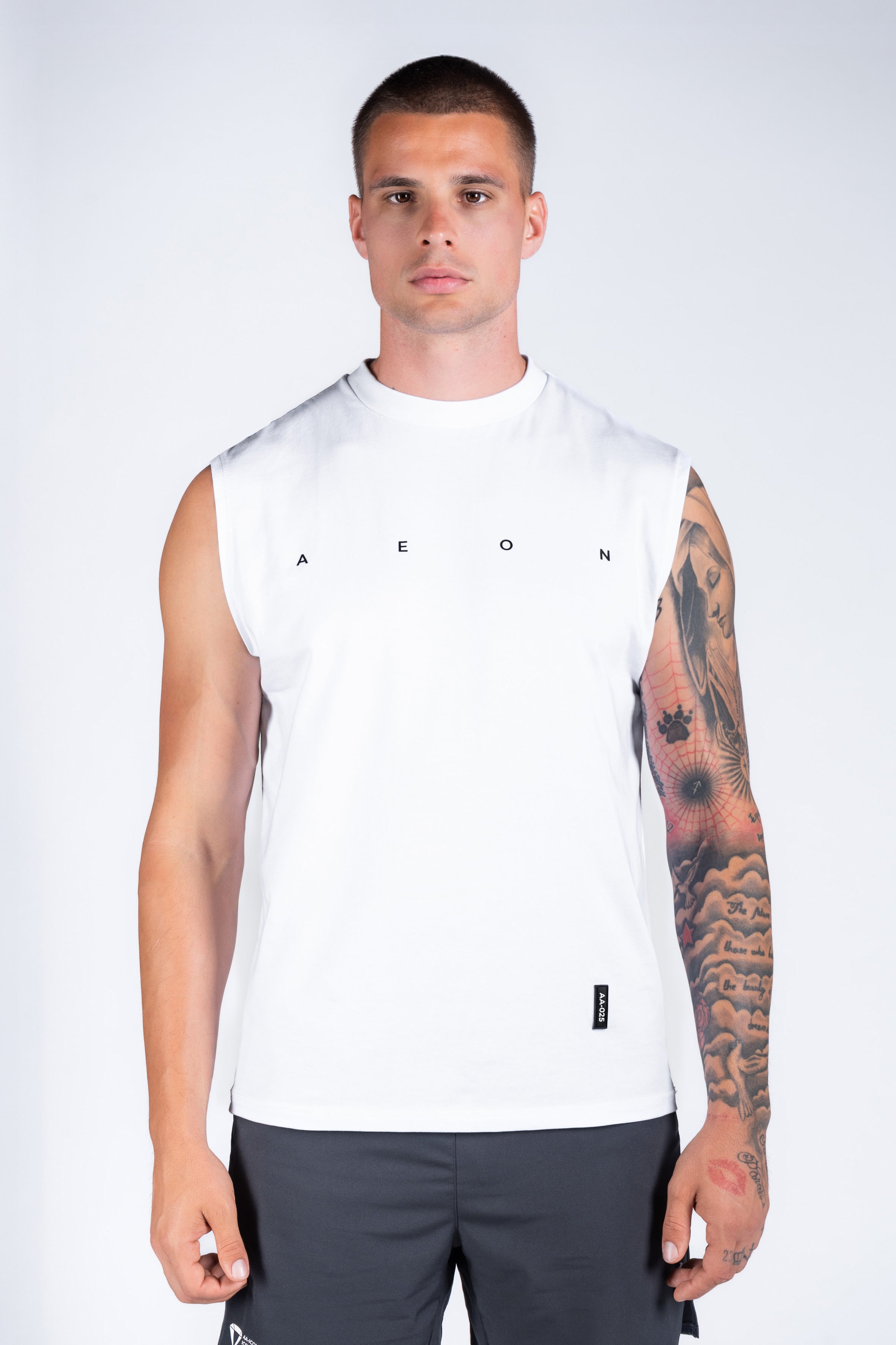 ICON 24/7 SLEEVELESS TEE