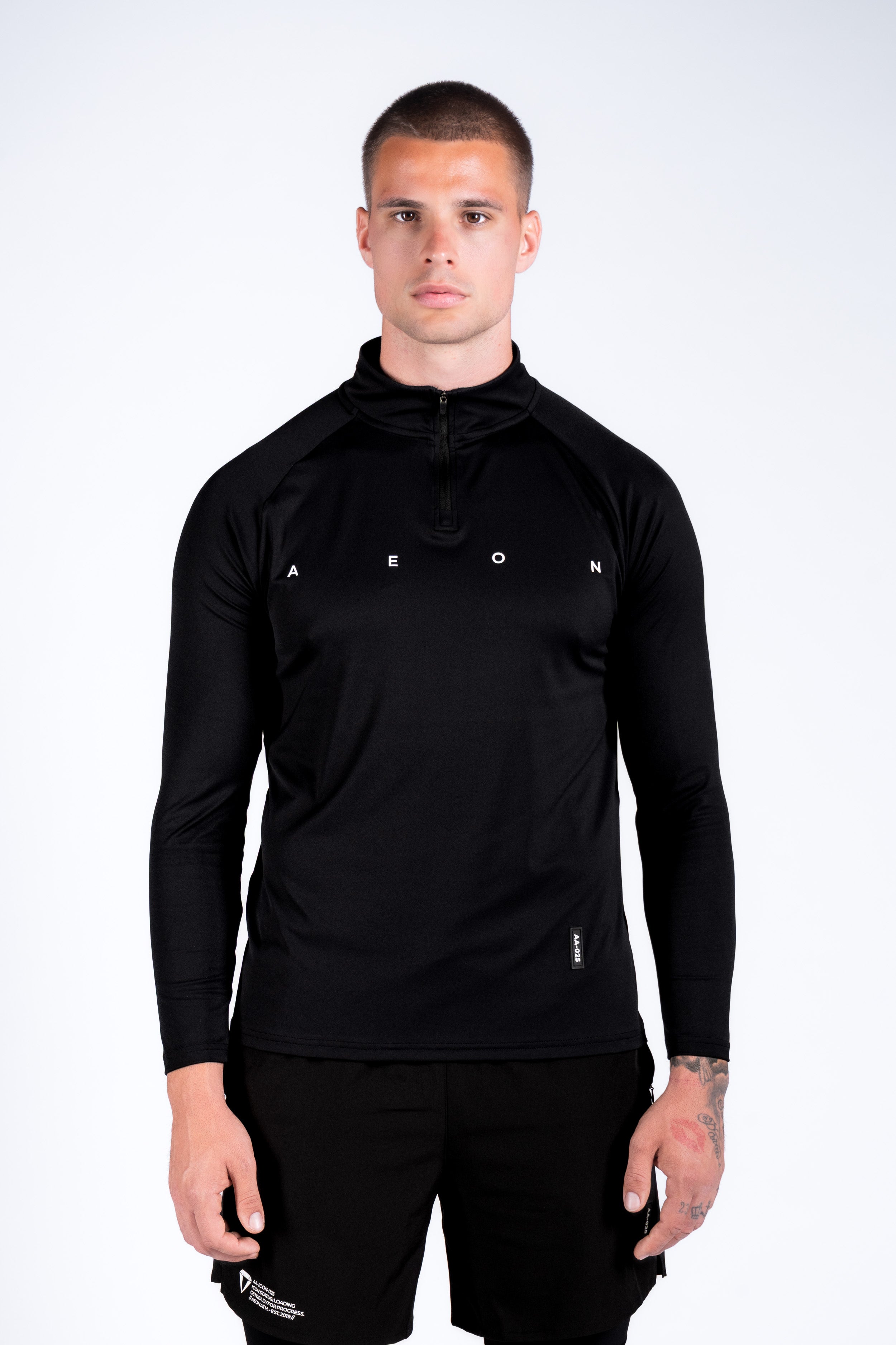 ICON PERFORMANCE HALF ZIP TEE