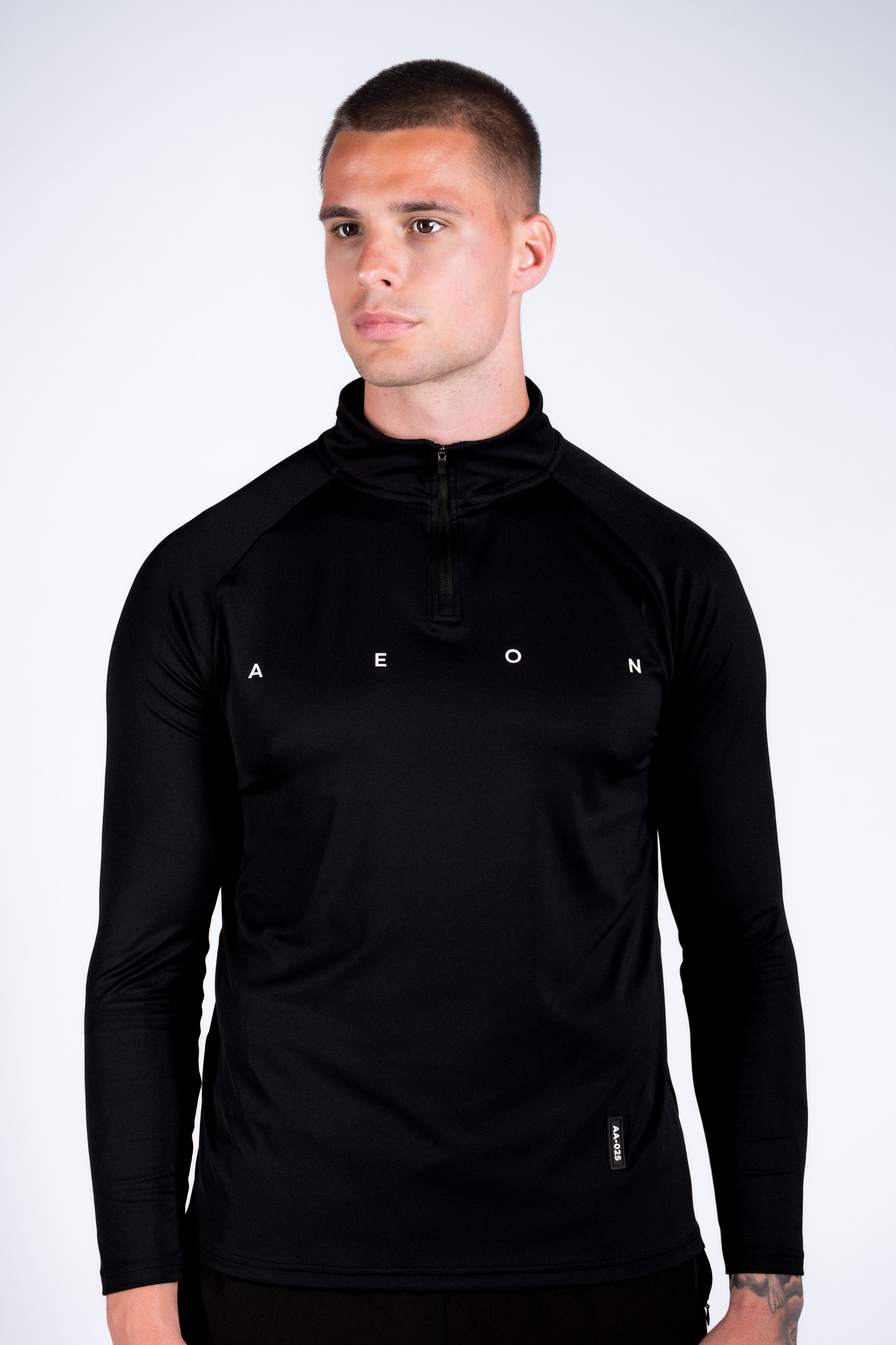 ICON PERFORMANCE HALF ZIP TEE