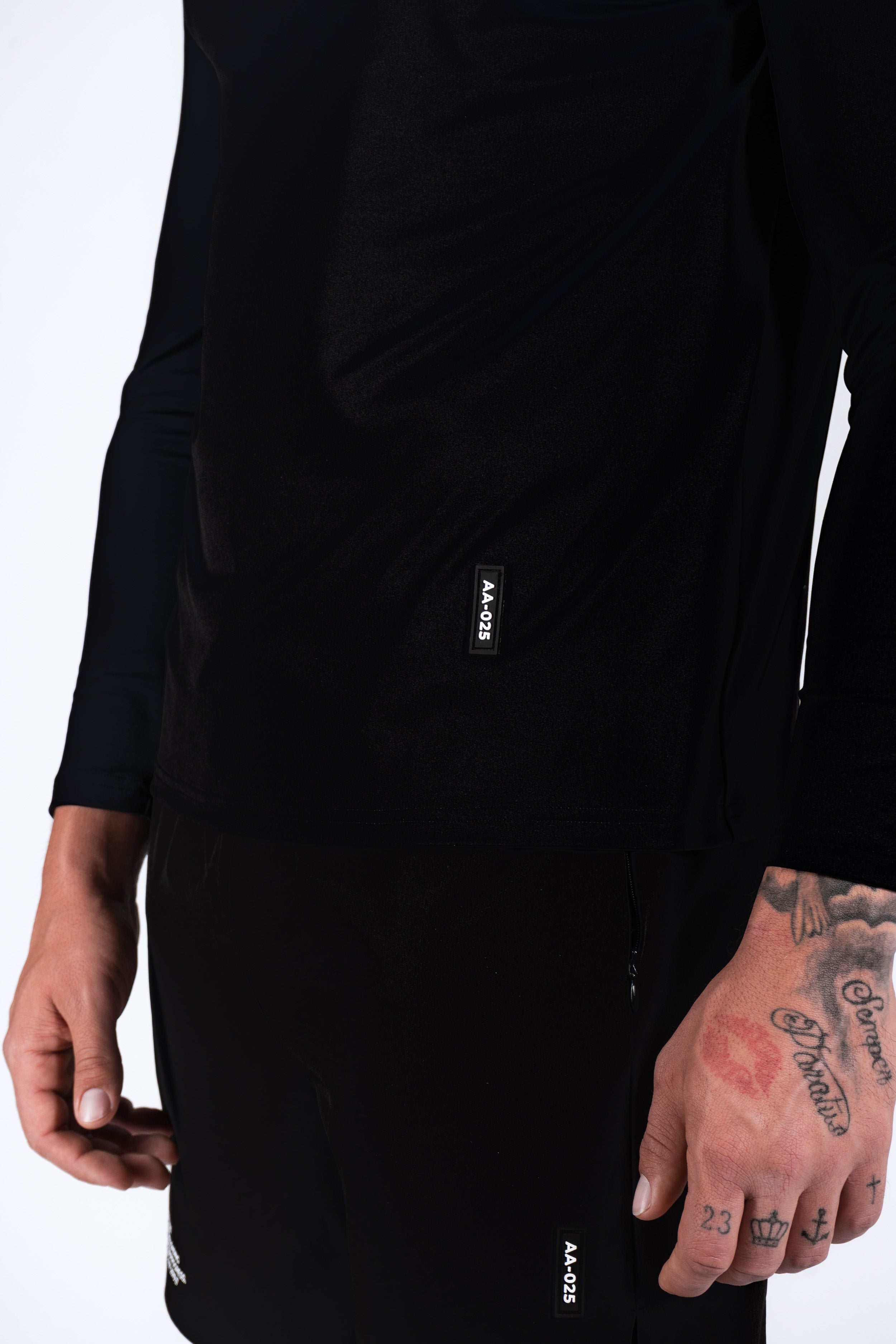 ICON PERFORMANCE HALF ZIP TEE