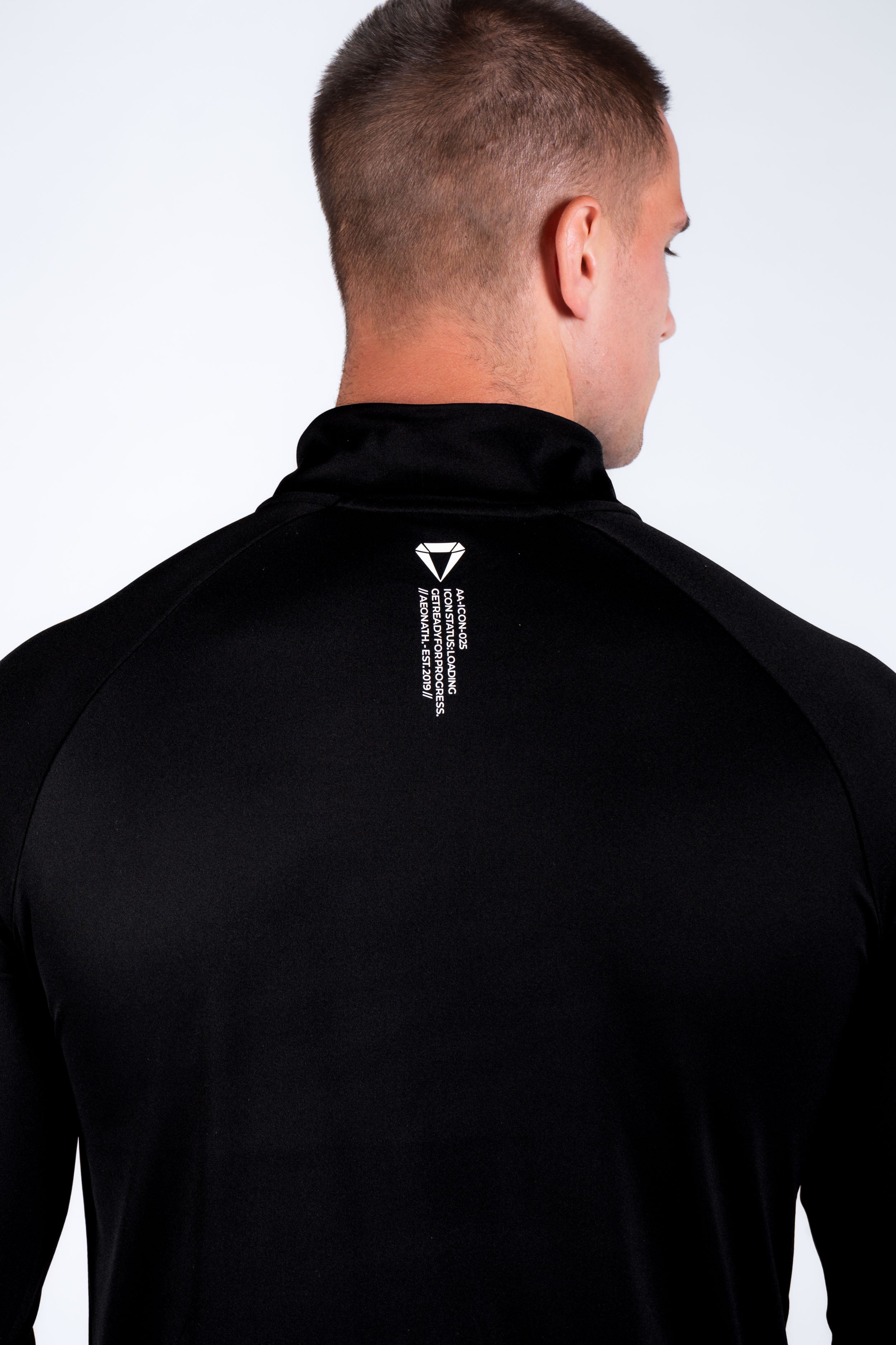ICON PERFORMANCE HALF ZIP TEE
