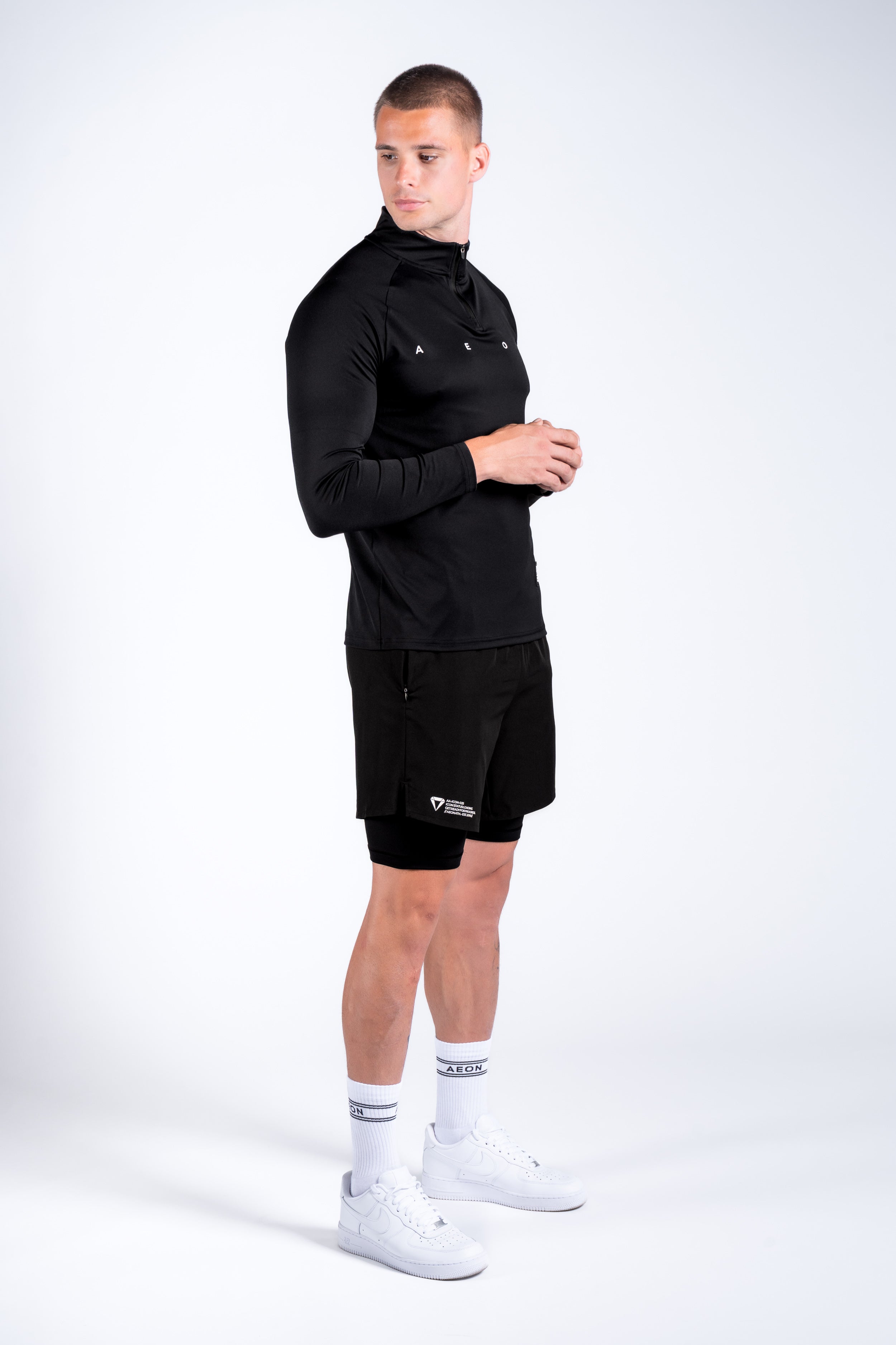 ICON PERFORMANCE HALF ZIP TEE
