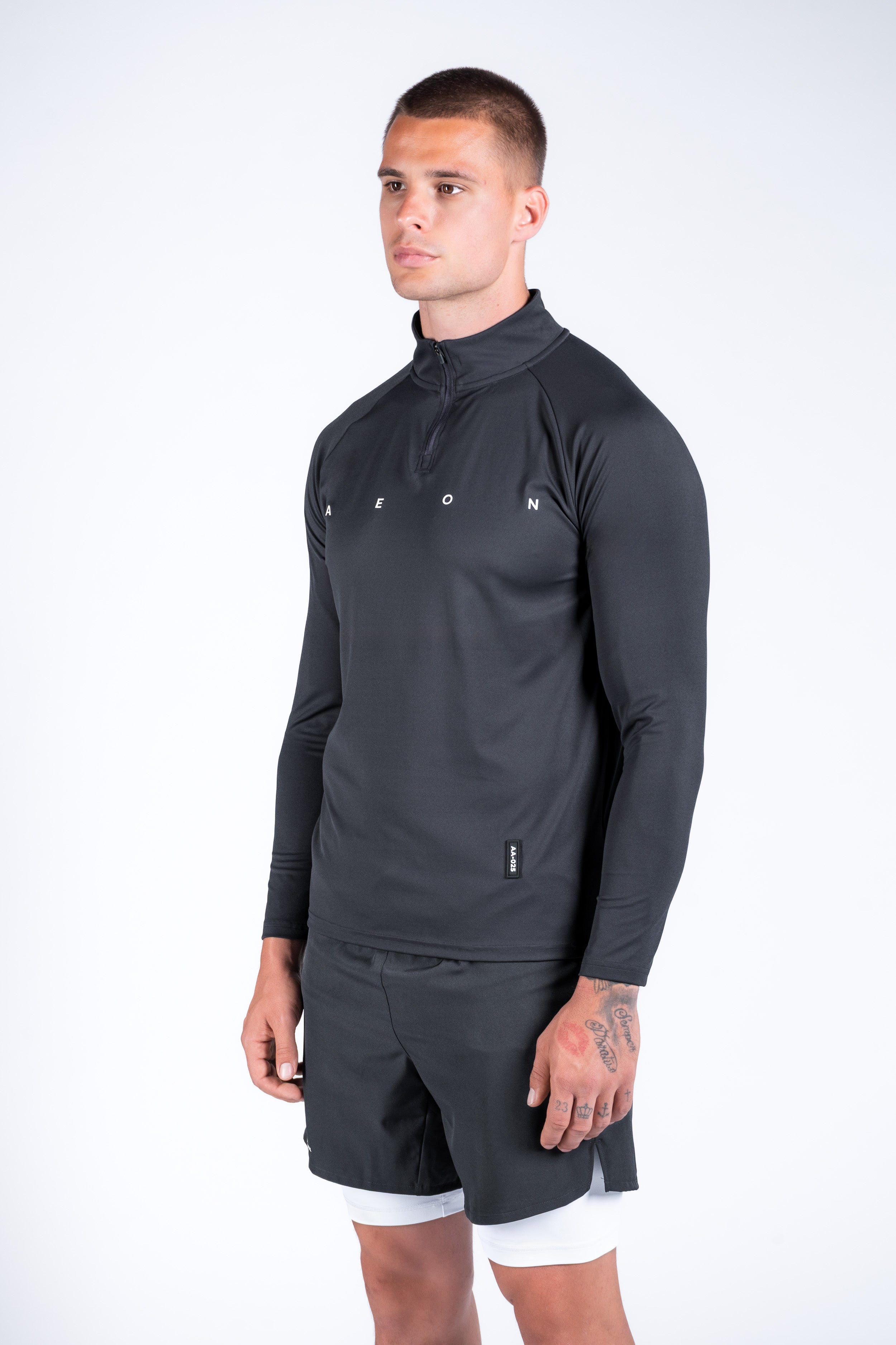 ICON PERFORMANCE HALF ZIP TEE