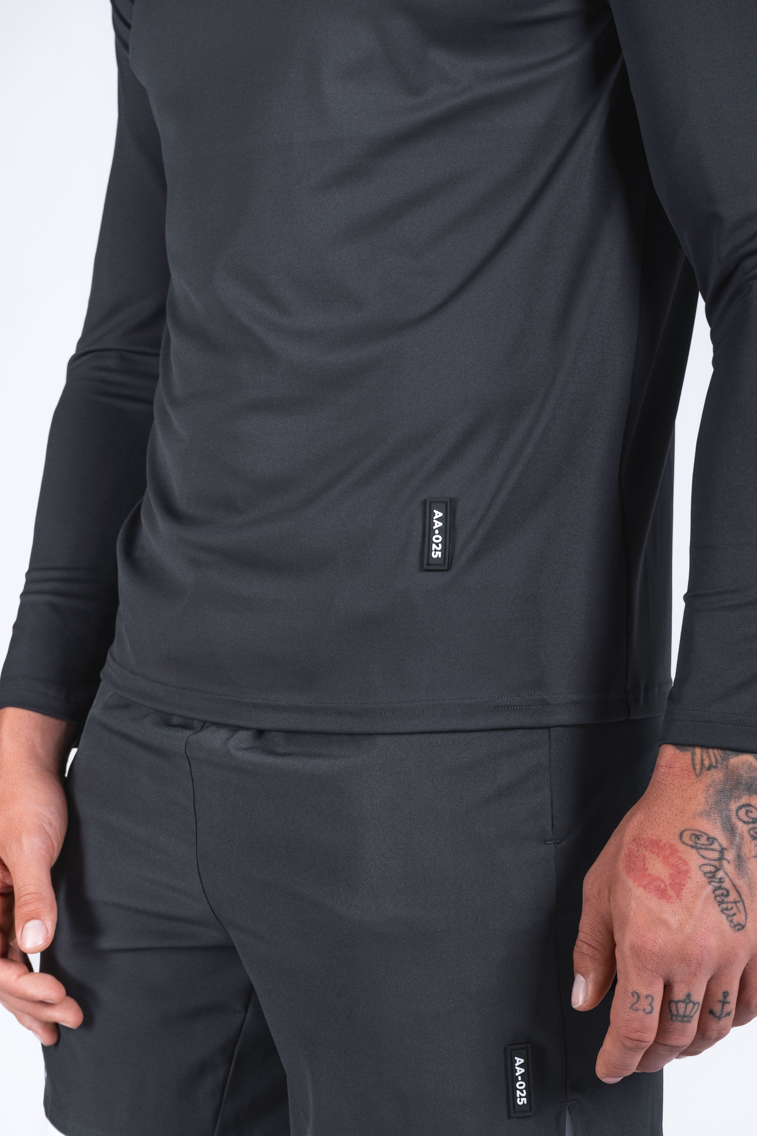 ICON PERFORMANCE HALF ZIP TEE