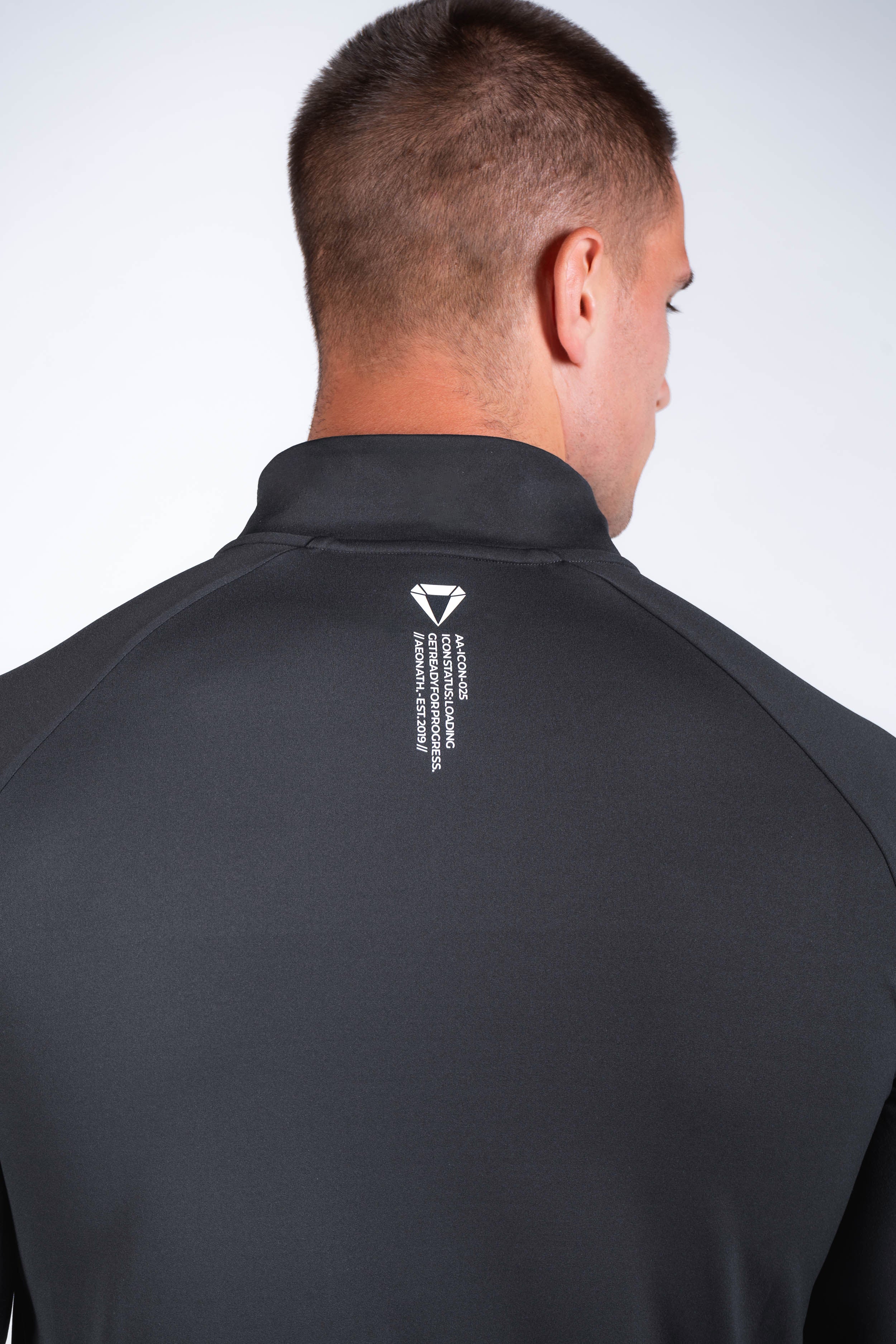 ICON PERFORMANCE HALF ZIP TEE