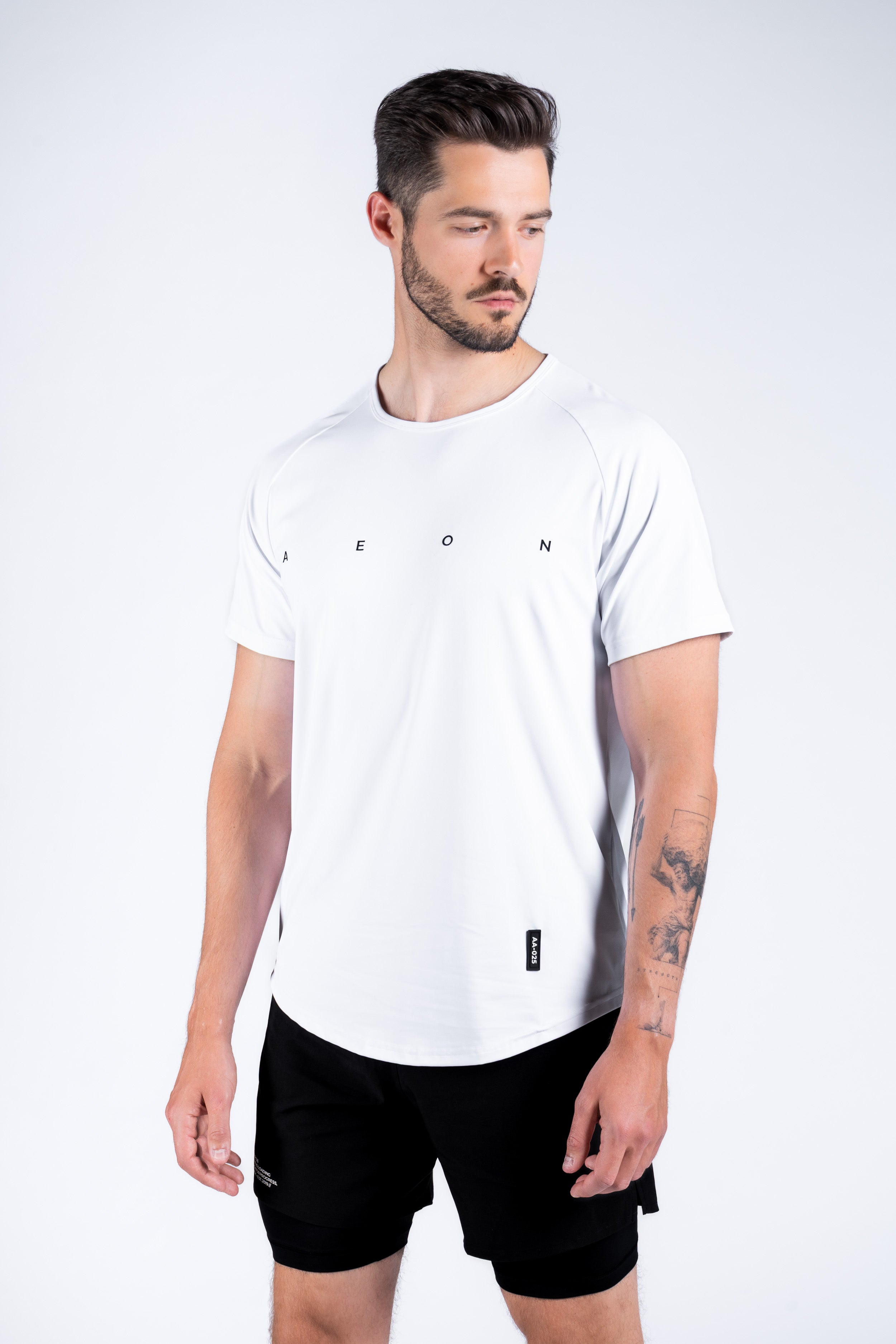 ICON PERFORMANCE TEE