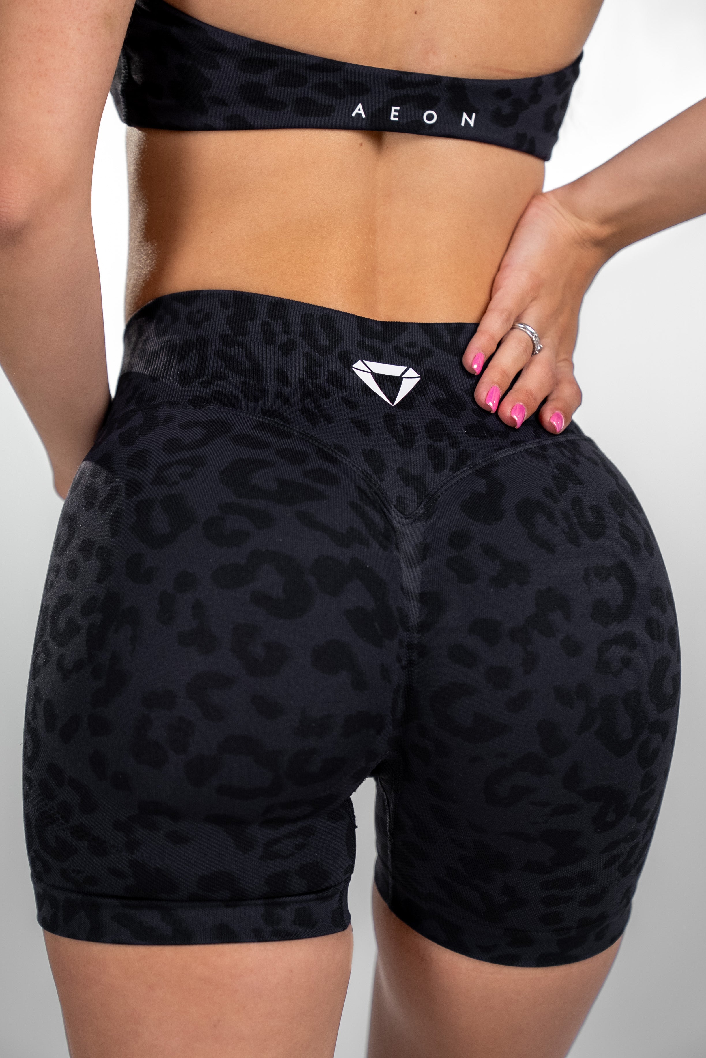 MOTION SEAMLESS LEO SHORTS V2