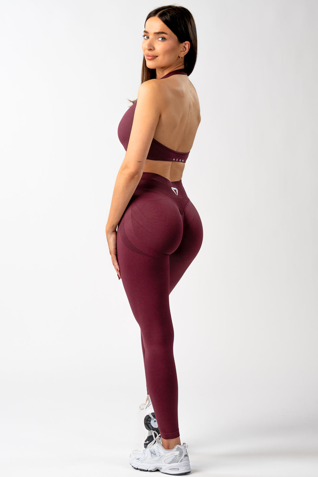 MOTION SEAMLESS HALTER NECK BRA V2