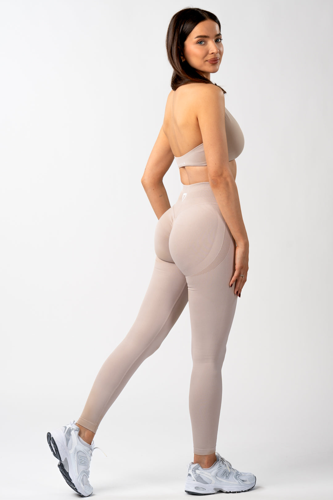 MOTION SEAMLESS HALTER NECK BRA V2