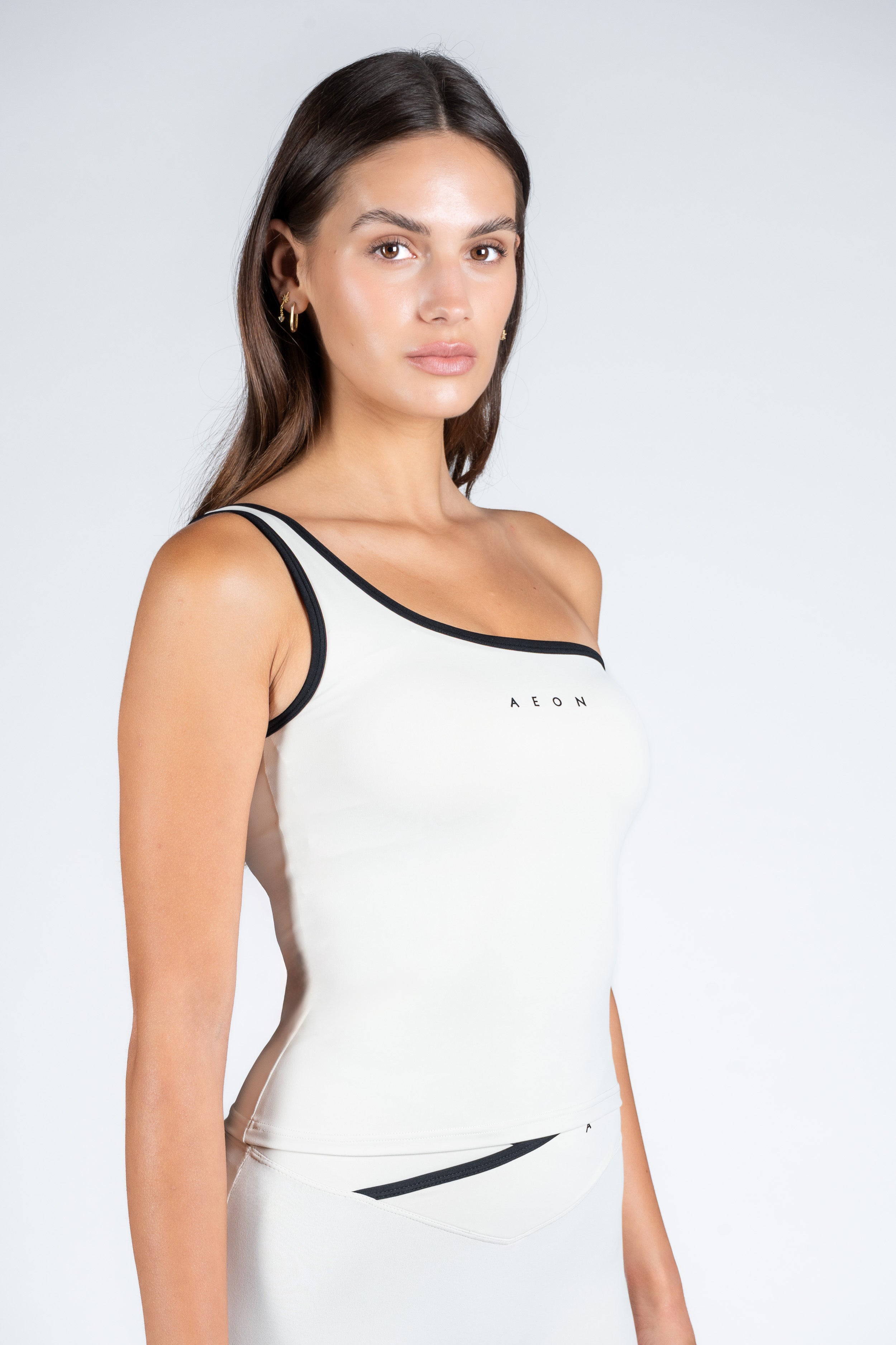 SECOND SKIN CONTRAST ONE SHOULDER TOP
