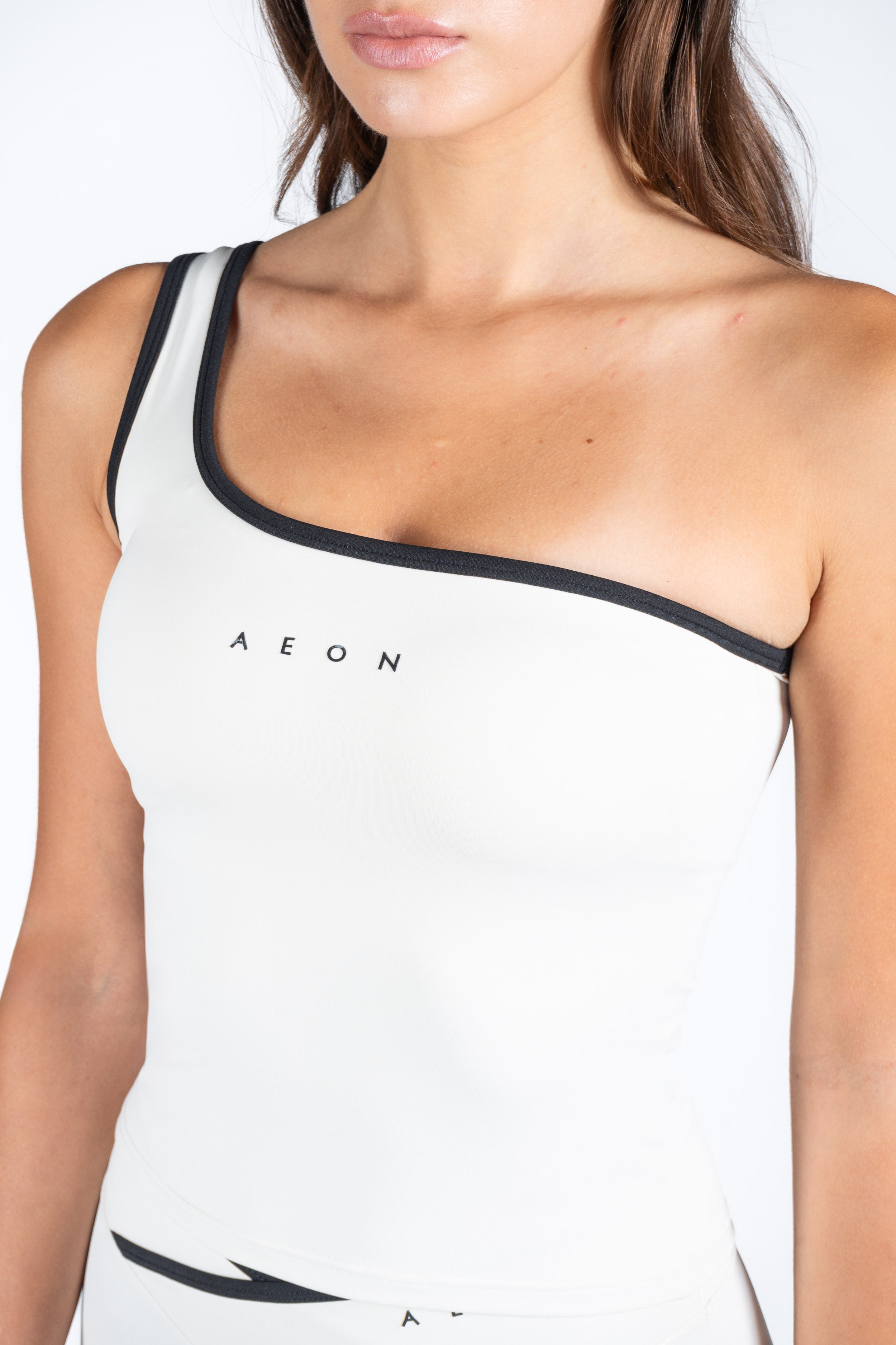 SECOND SKIN CONTRAST ONE SHOULDER TOP