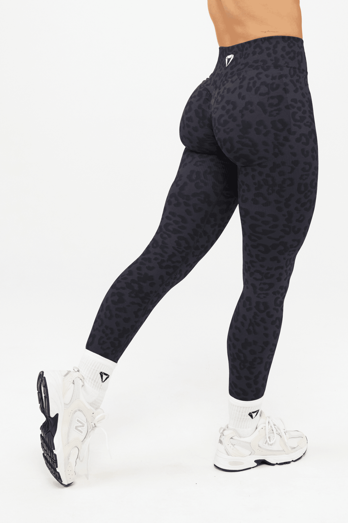DEFINE LEO SCRUNCH LEGGINGS - Aeon Athletics
