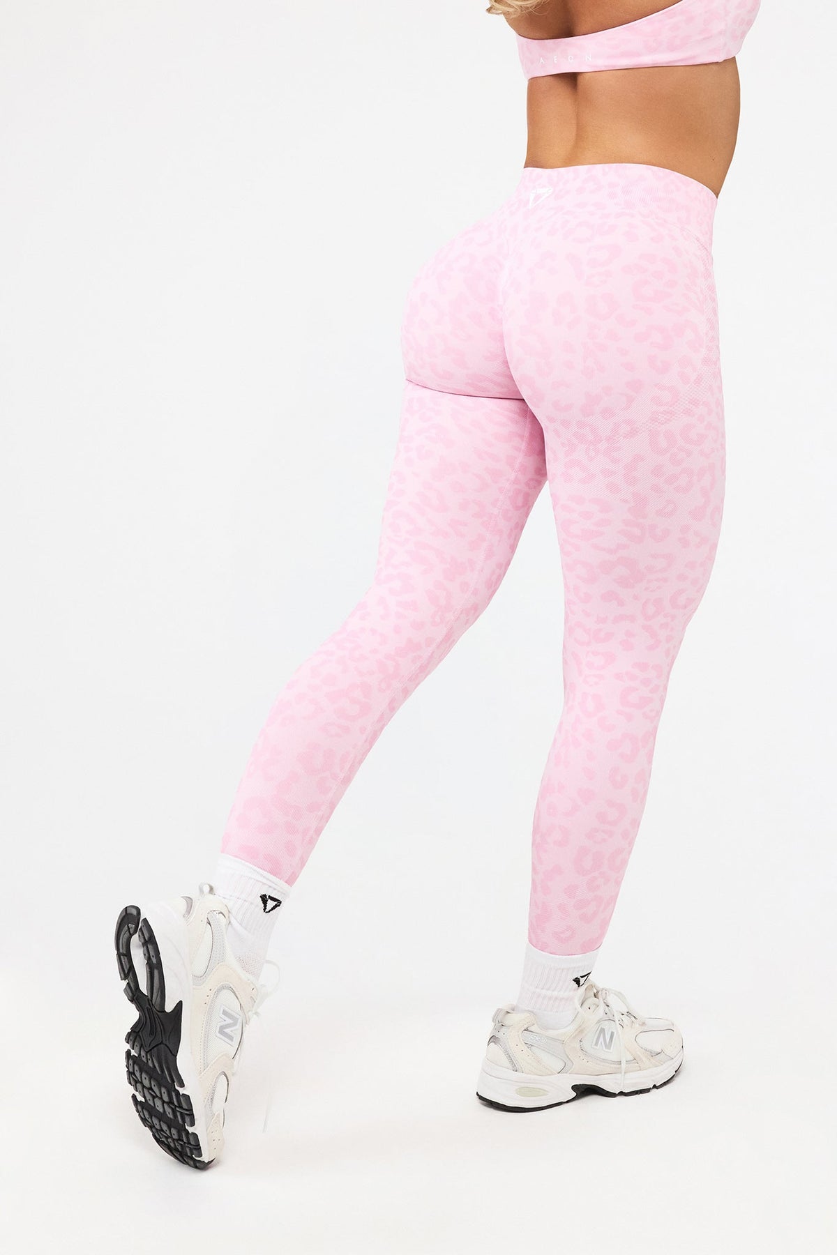 MOTION LEO MID WAIST SCRUNCH LEGGINGS V2 - Aeon Athletics