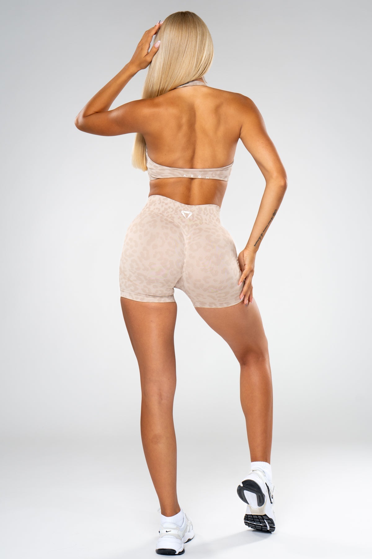 MOTION LEO MID WAIST SCRUNCH SHORTS V2 - Aeon Athletics