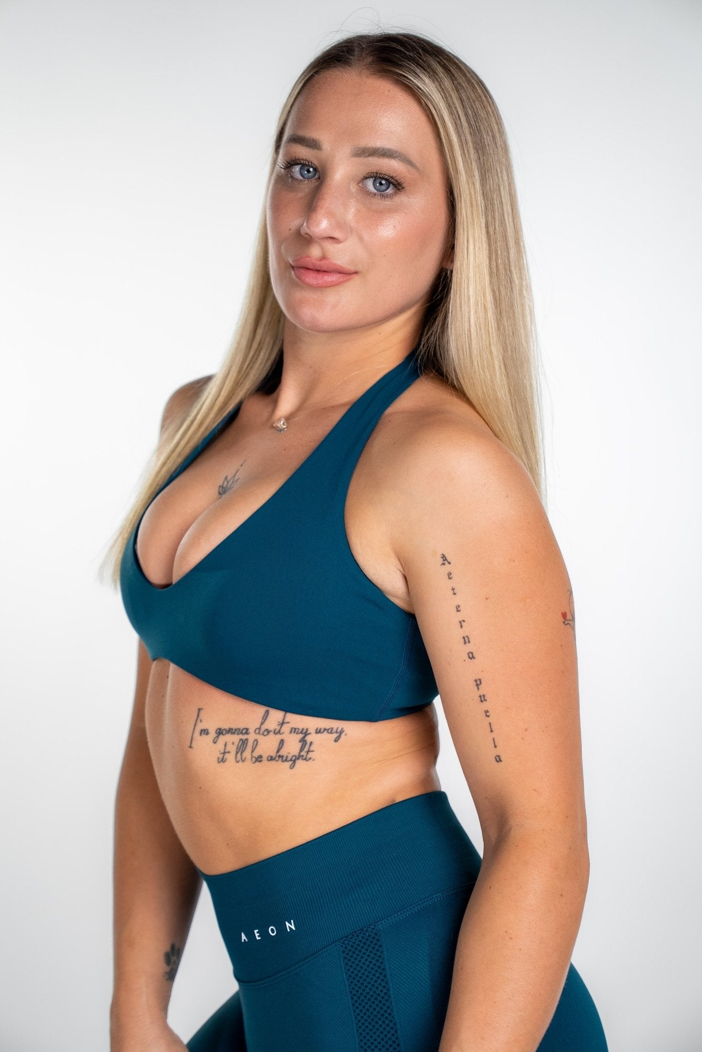 MOTION SEAMLESS HALTER NECK BRA V2 - Aeon Athletics