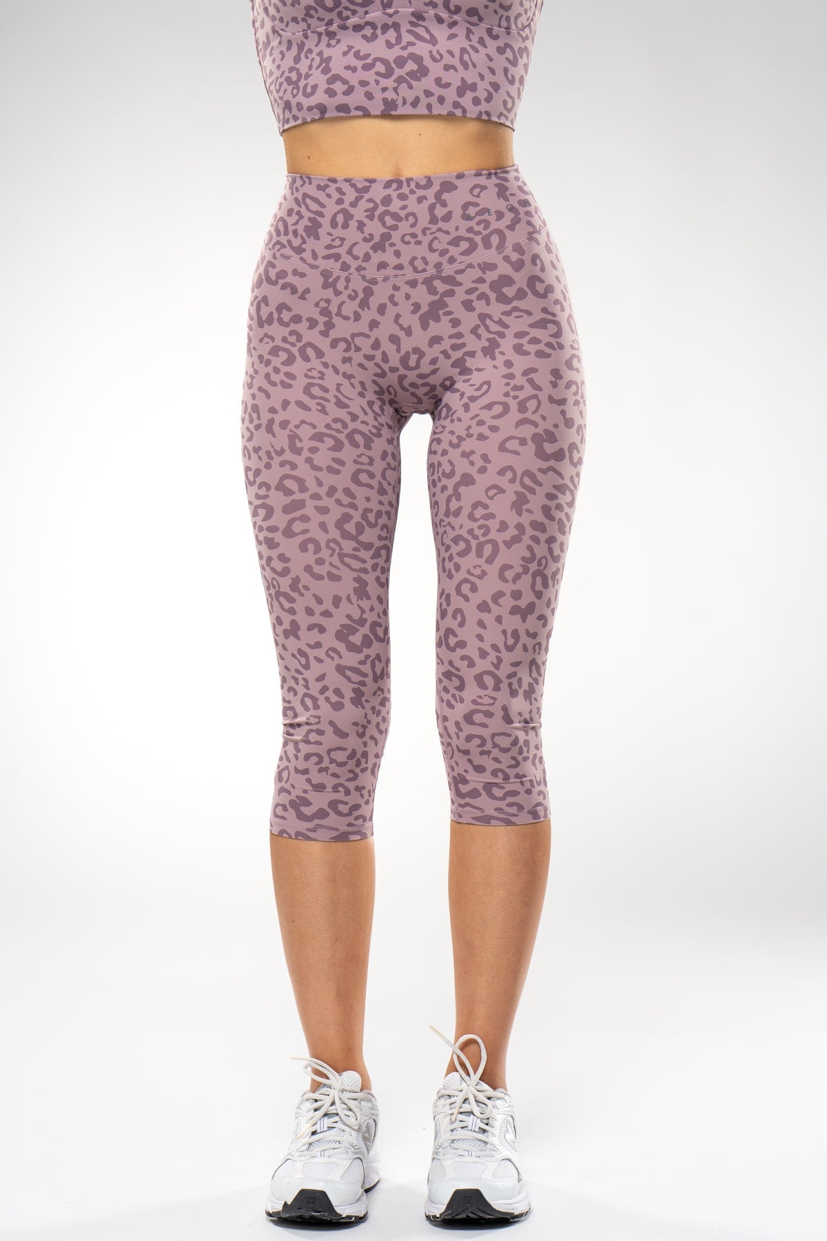 SECOND SKIN SCRUNCH CAPRI LEO LEGGINGS - Aeon Athletics